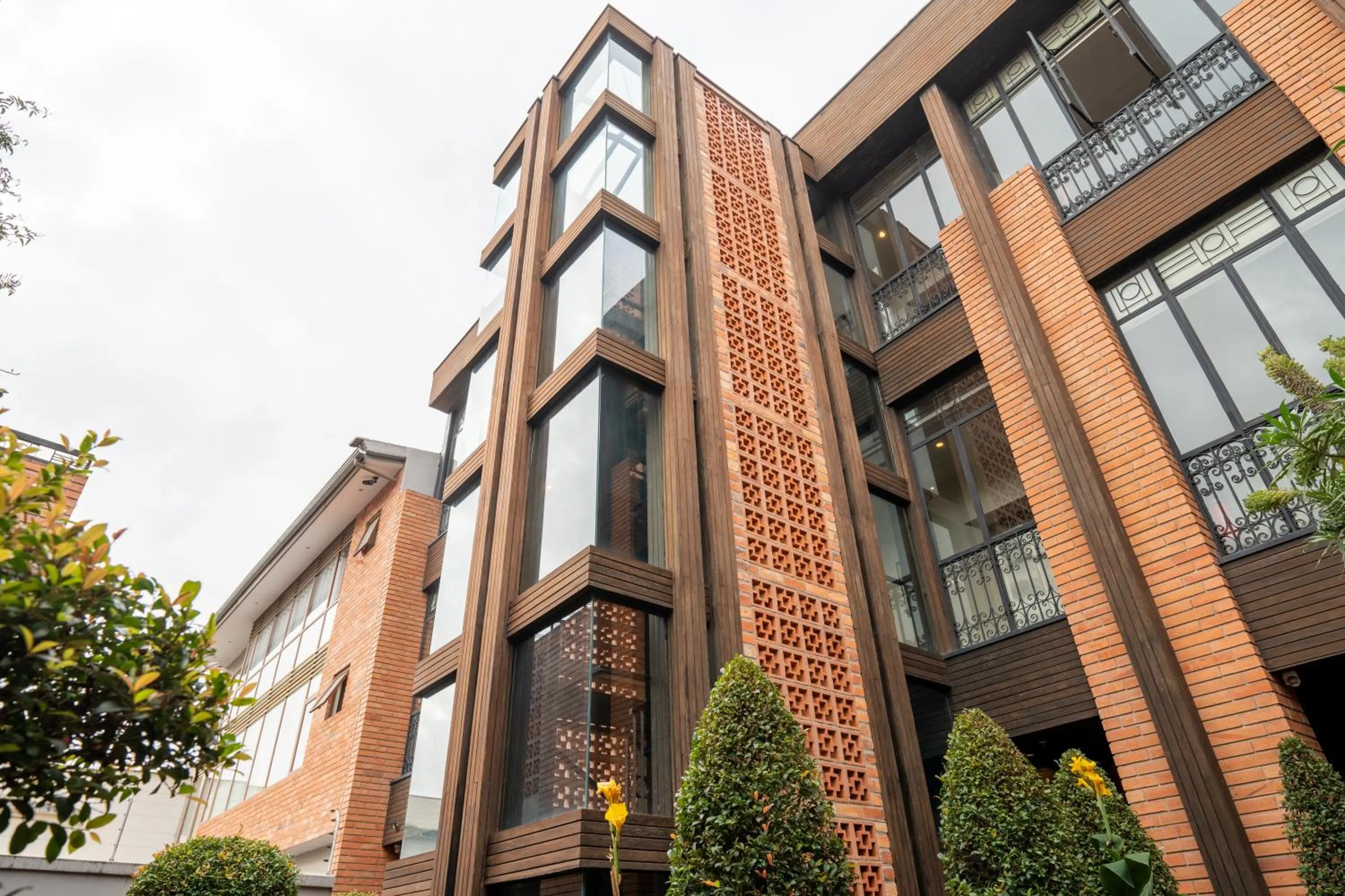 Property building in Mansion Alcazar