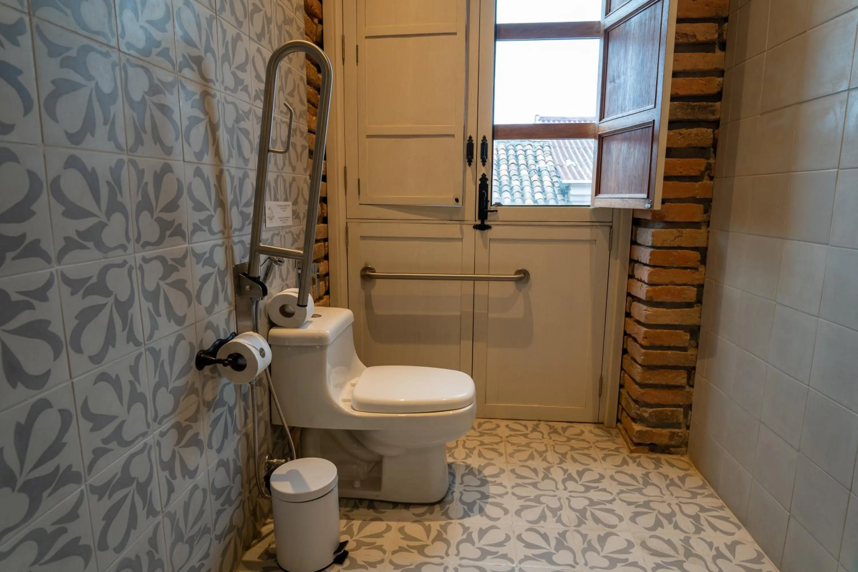 Toilet in Mansion Alcazar