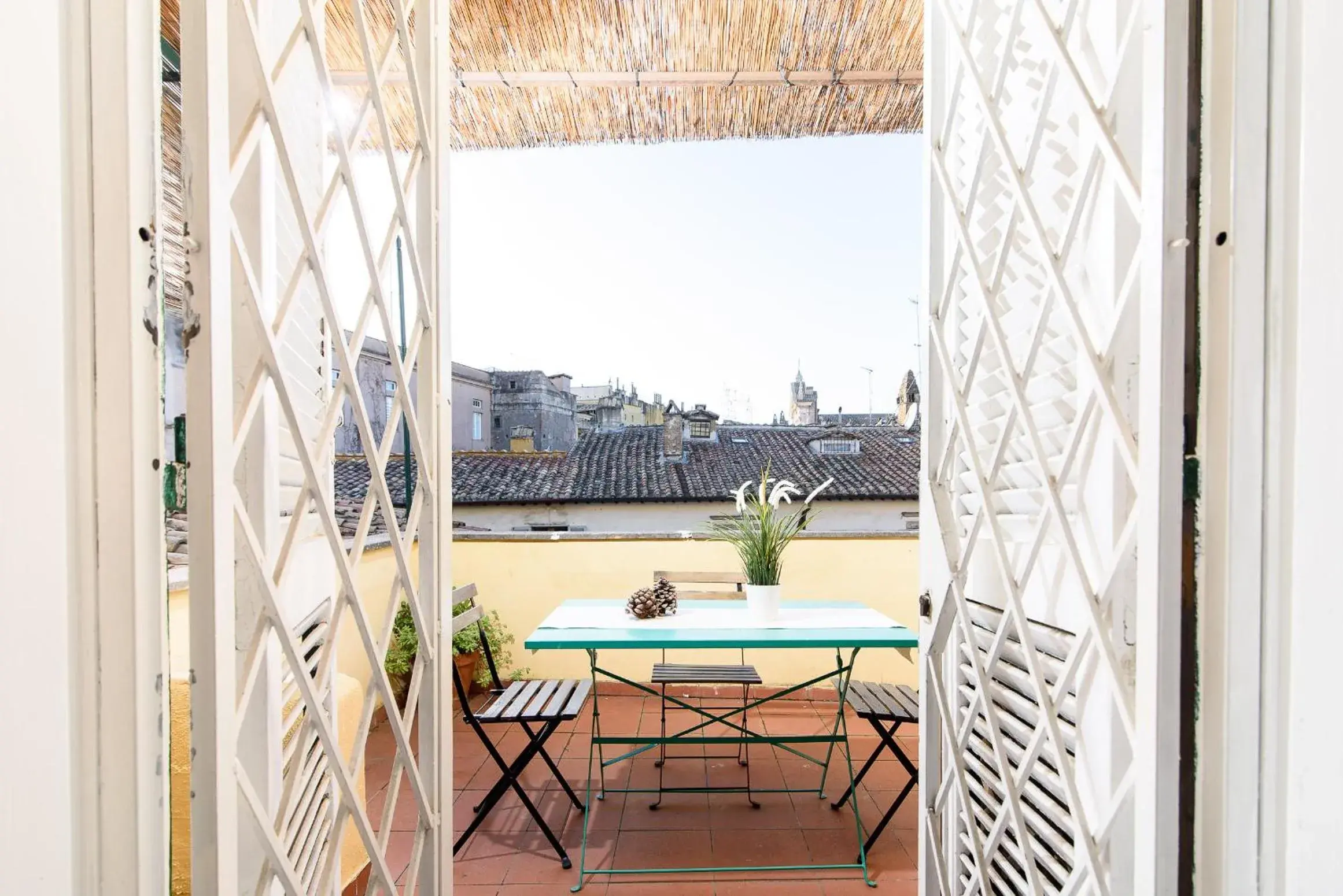 White terrace apartment navona White terrace apartment navona