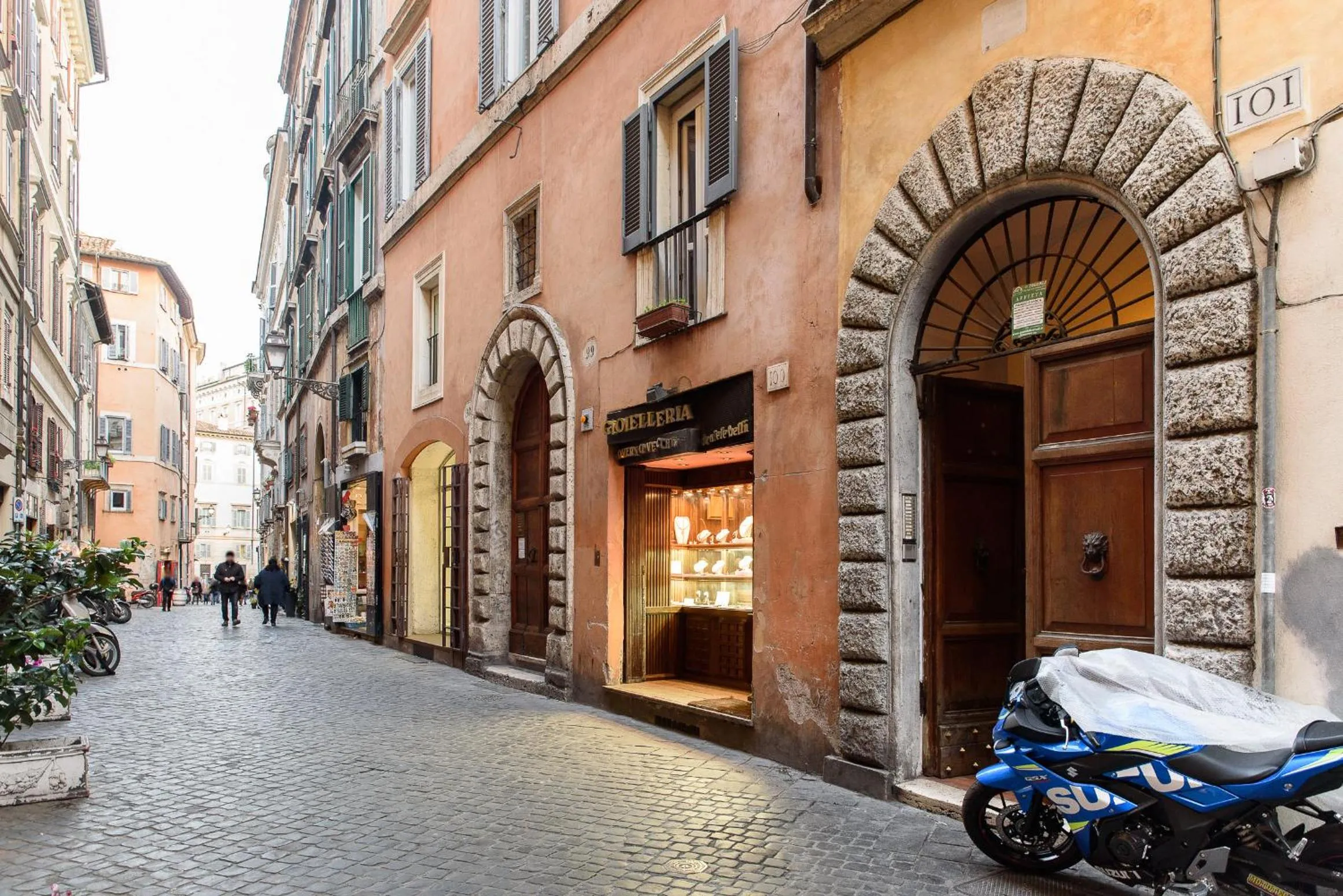 Facade/entrance in White terrace apartment navona