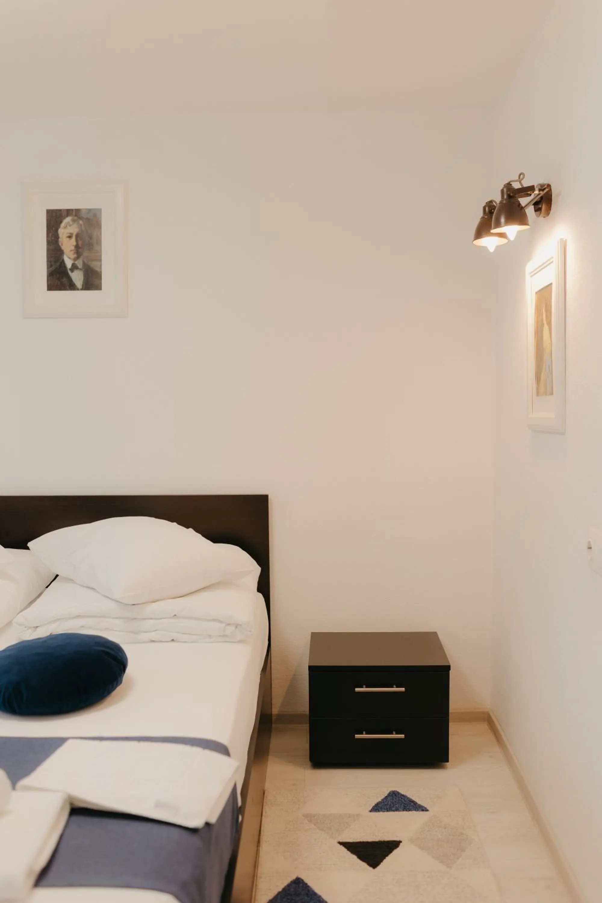 Photo of the whole room, Bed in Pensiunea Pictorilor