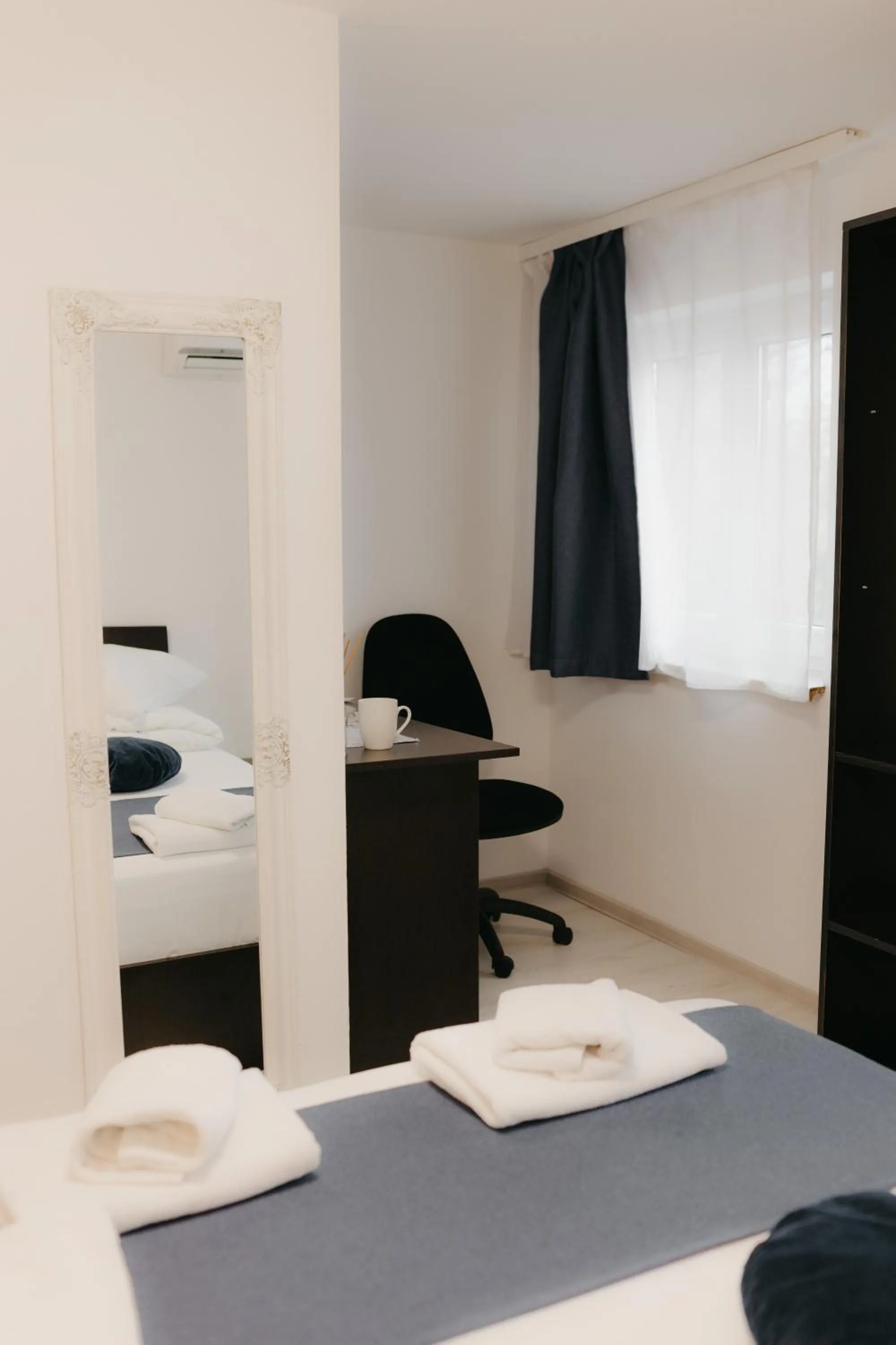 Bedroom, Bed in Pensiunea Pictorilor