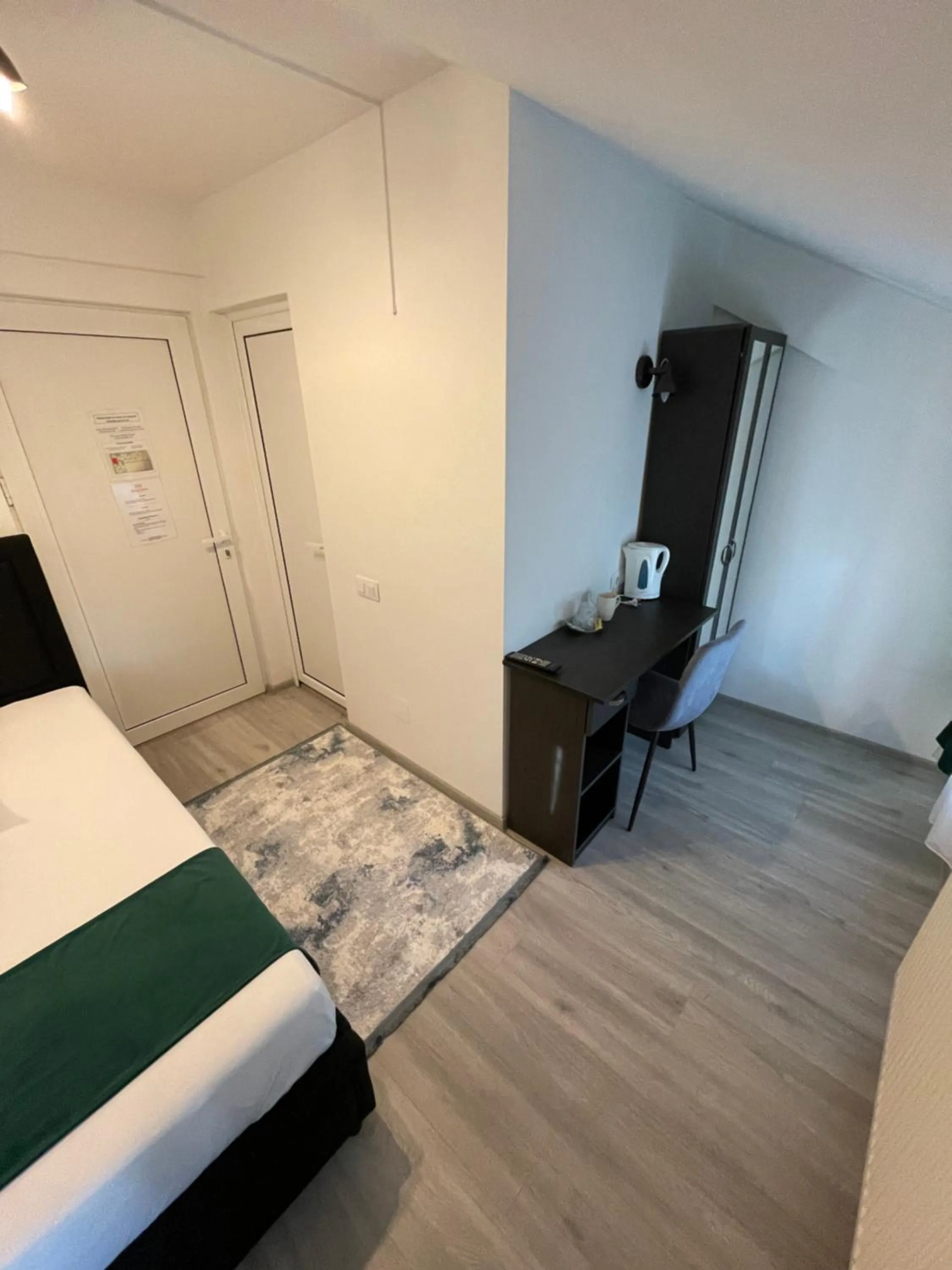 Bed in Pensiunea Pictorilor