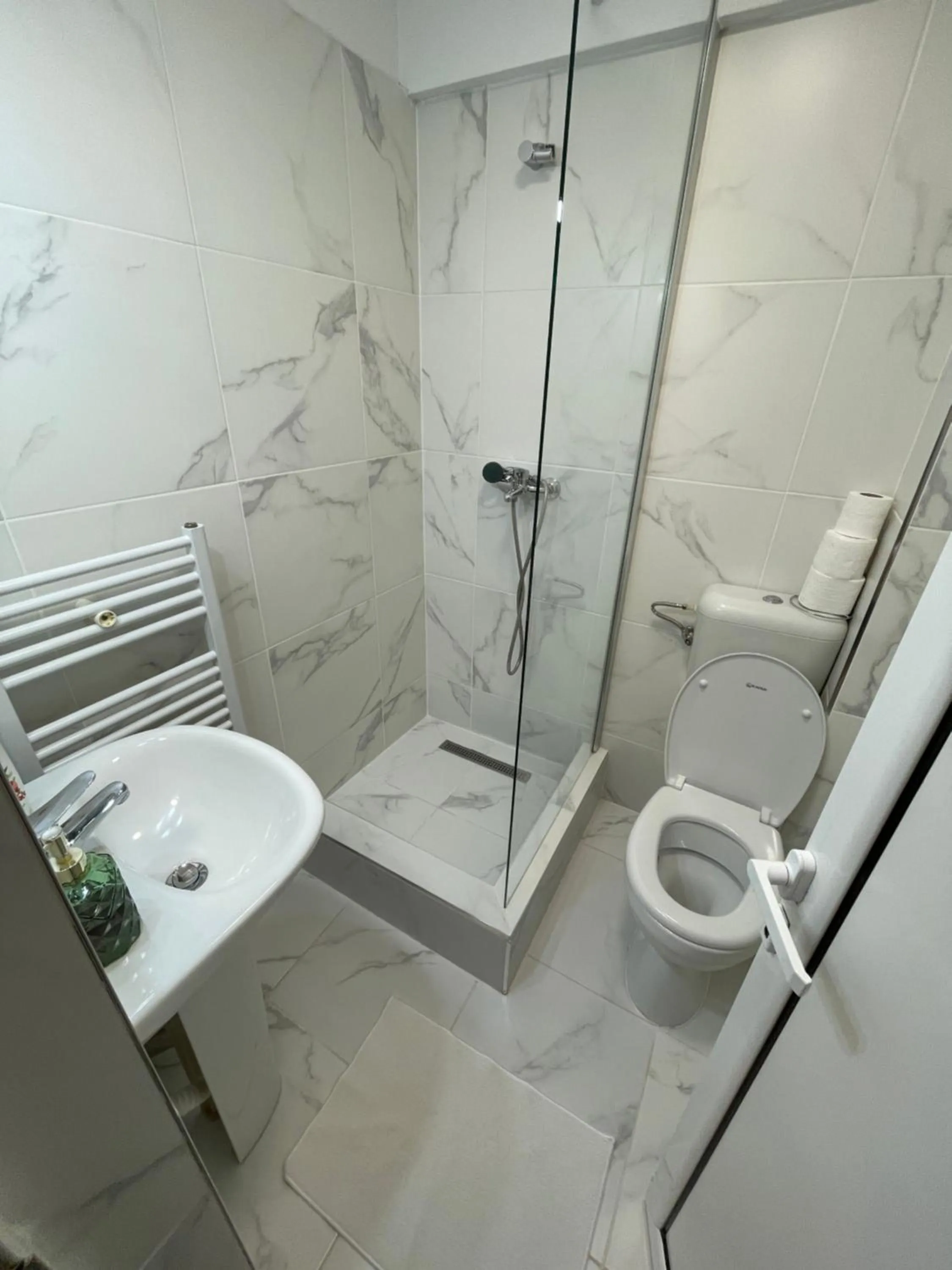 Shower in Pensiunea Pictorilor