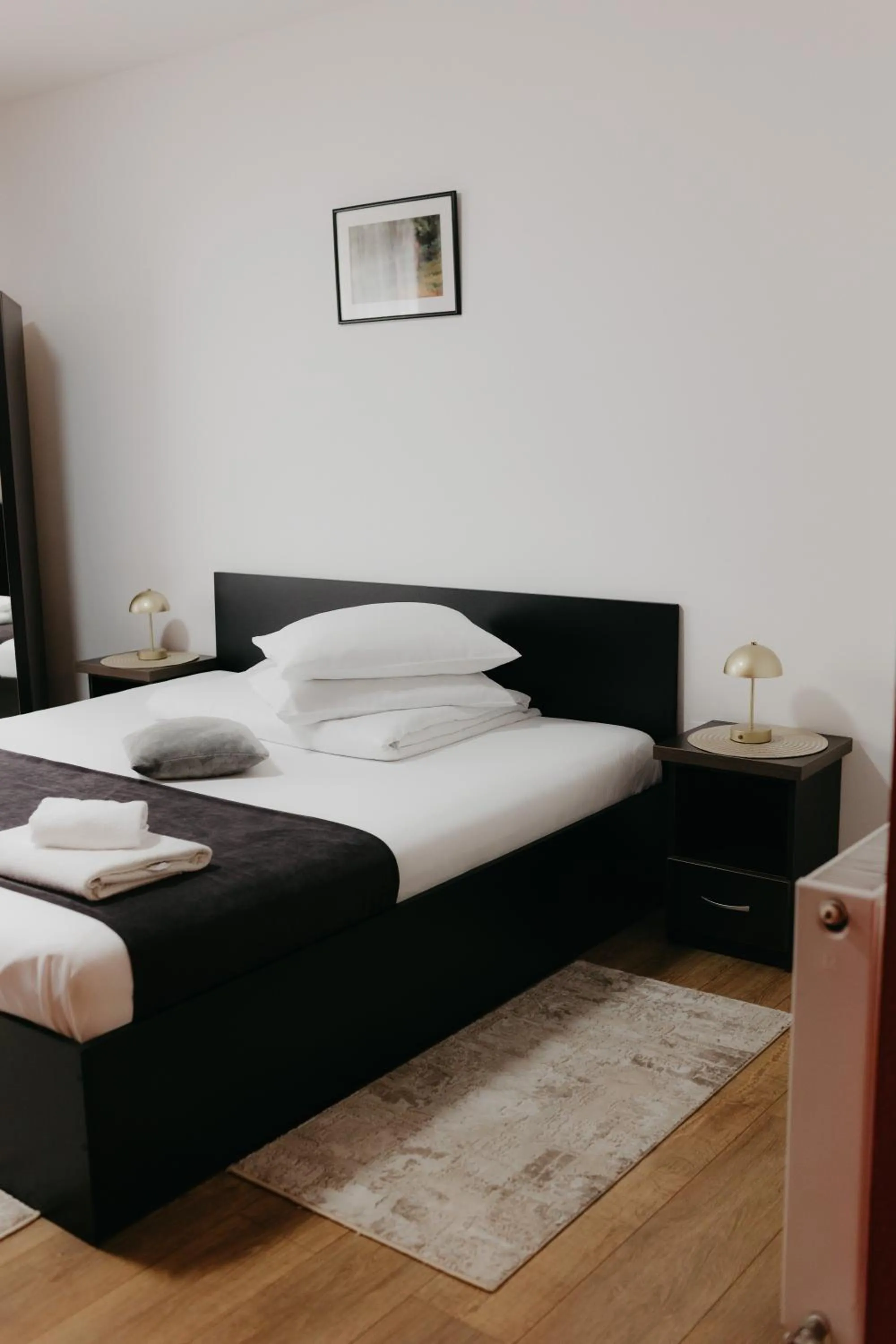 Bed in Pensiunea Pictorilor