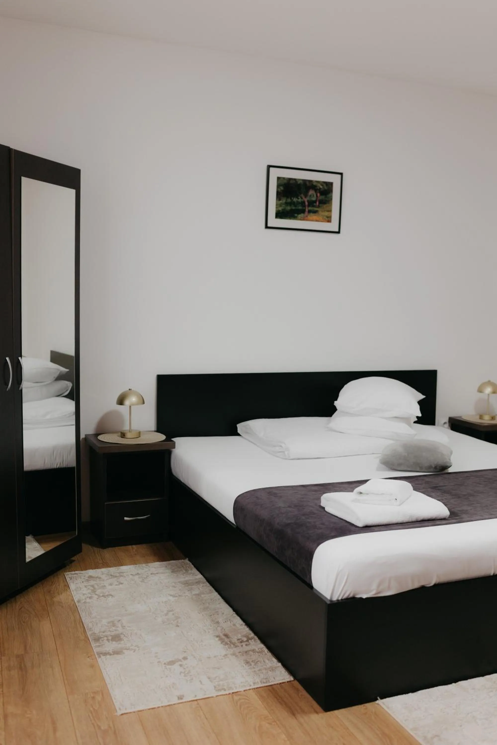 Bed in Pensiunea Pictorilor