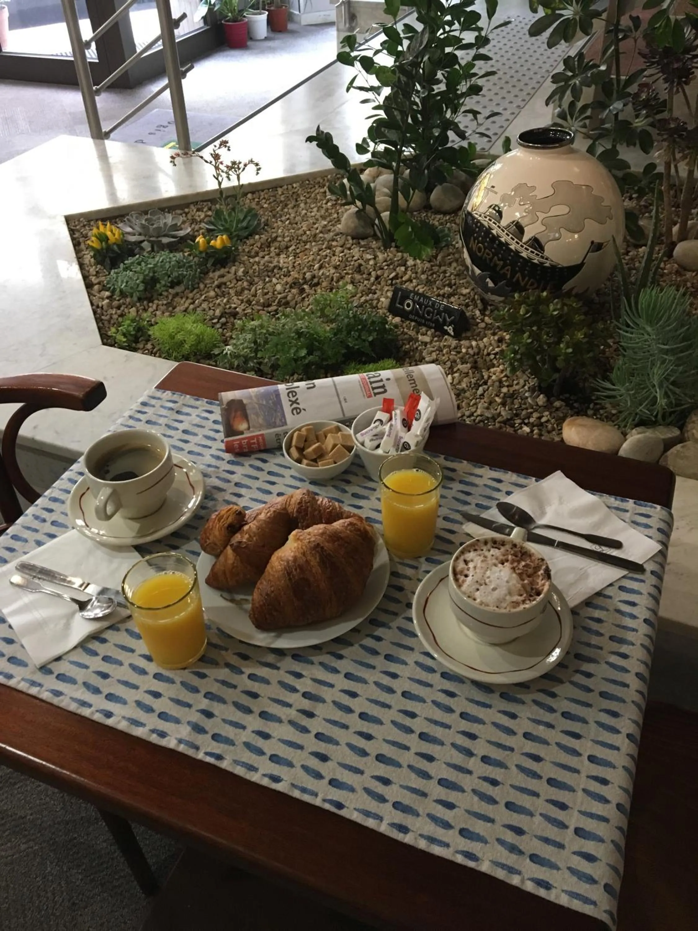 Continental breakfast in Hôtel Du Nord