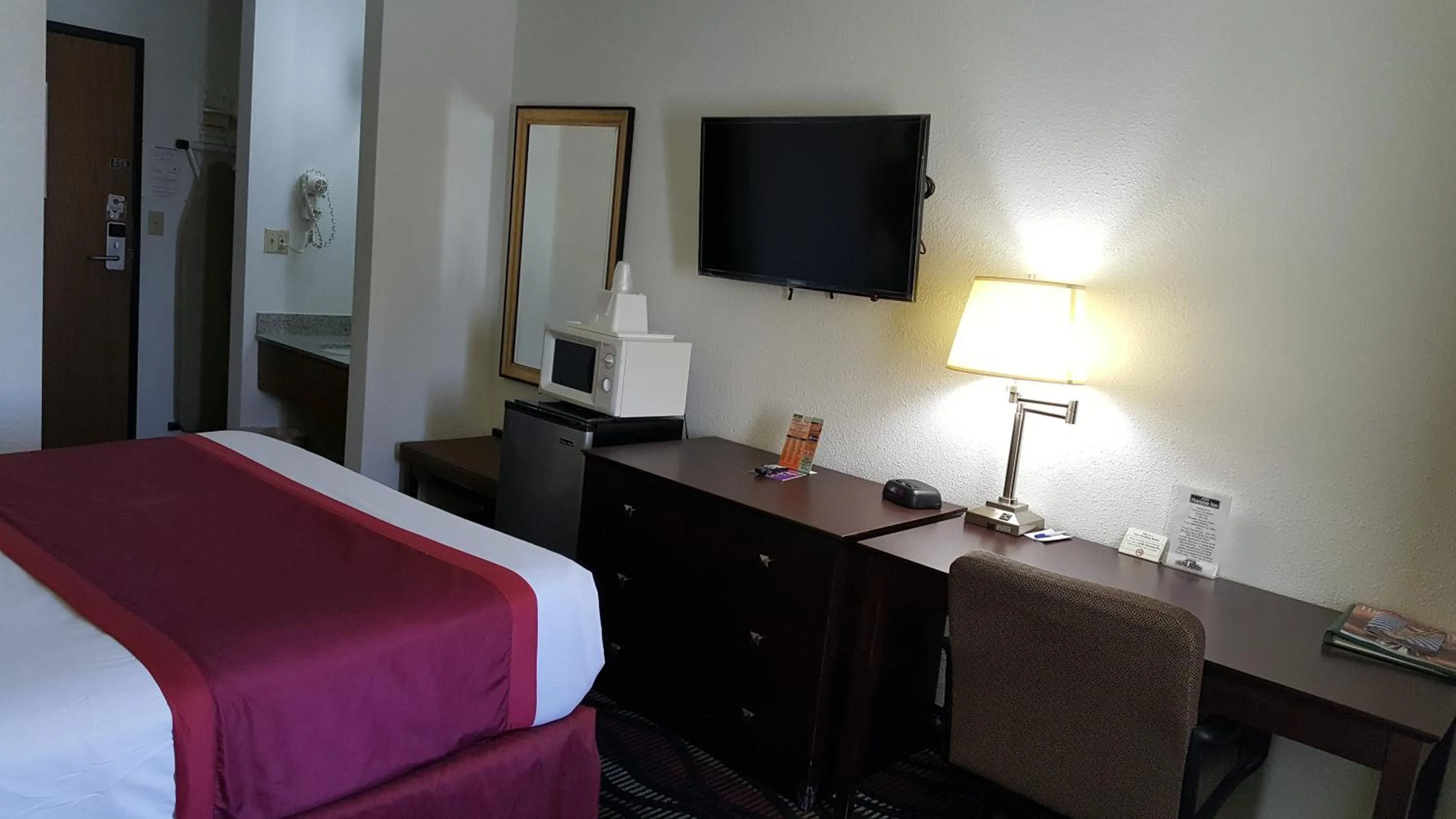 Bedroom, Bed in Horizon Inn