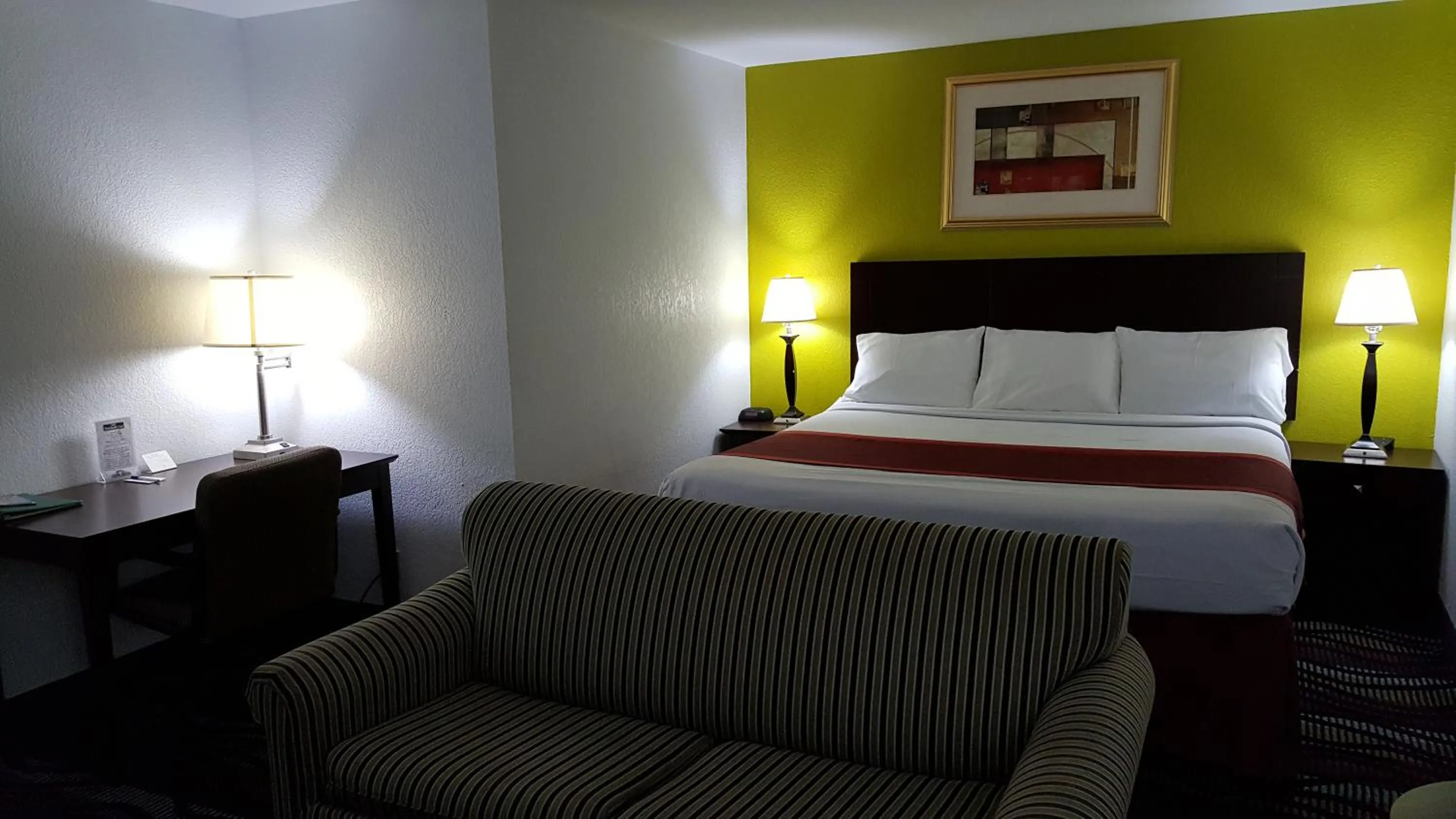 Bedroom, Bed in Horizon Inn