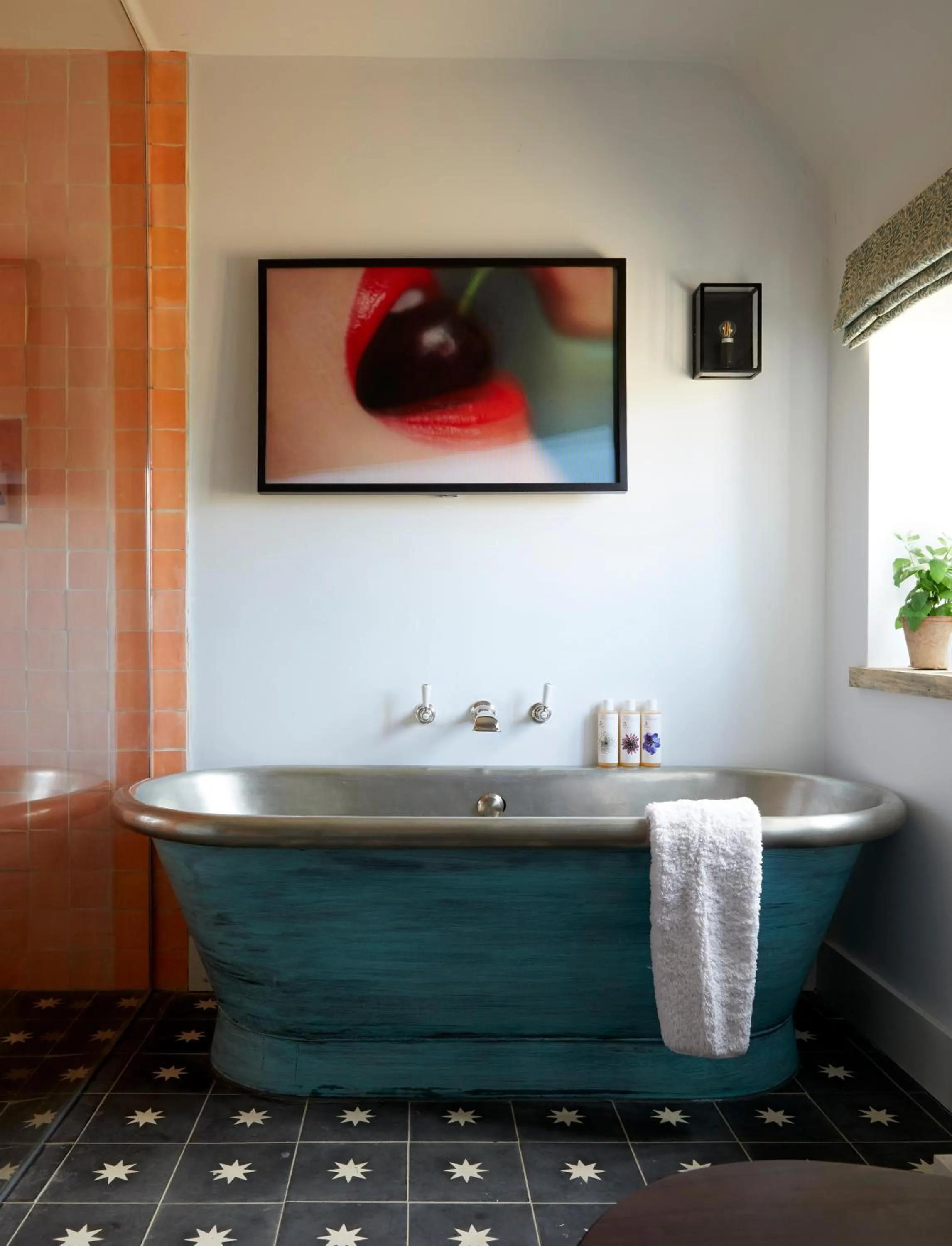 Bathroom in Artist Residence Oxfordshire