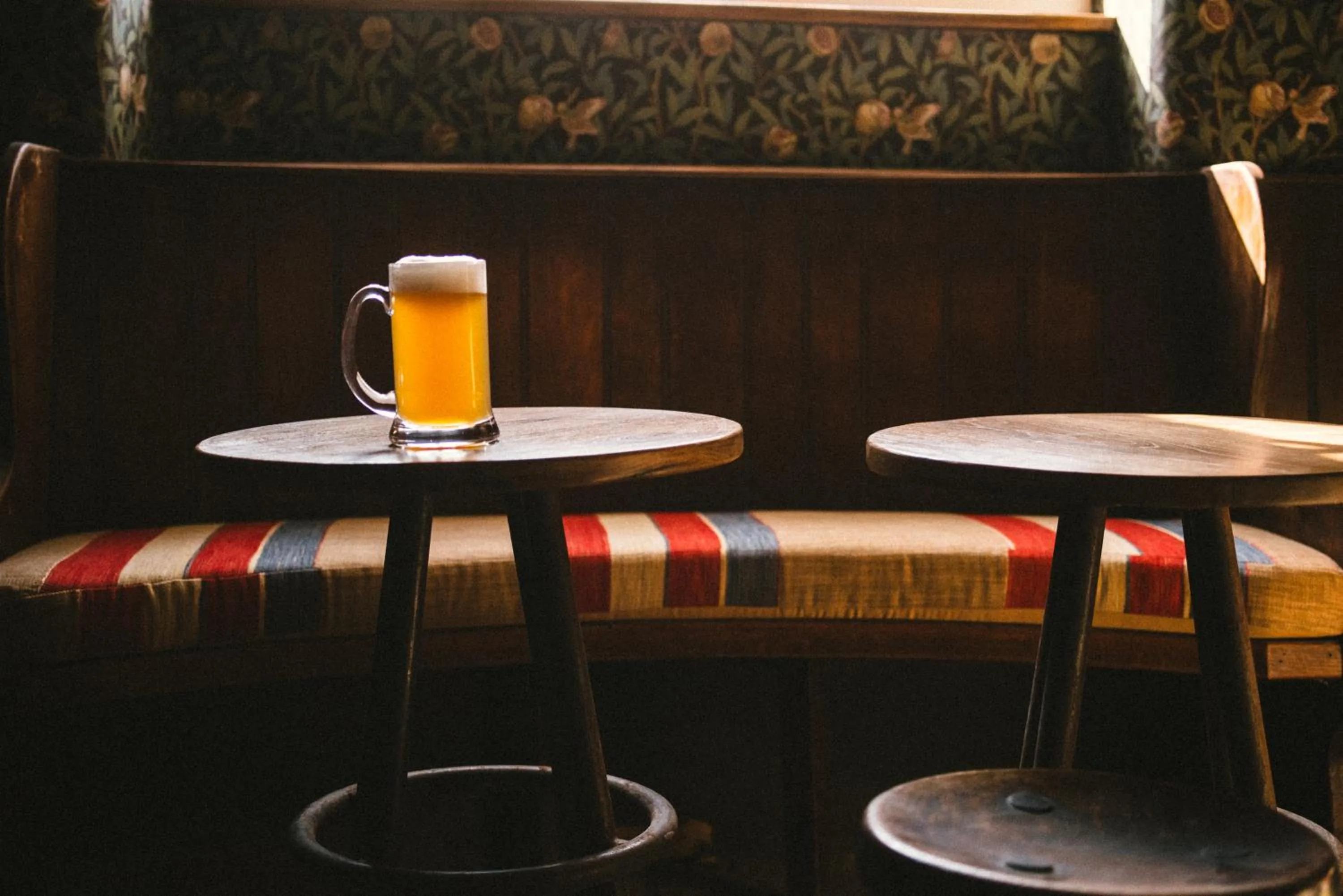 Lounge or bar in Artist Residence Oxfordshire