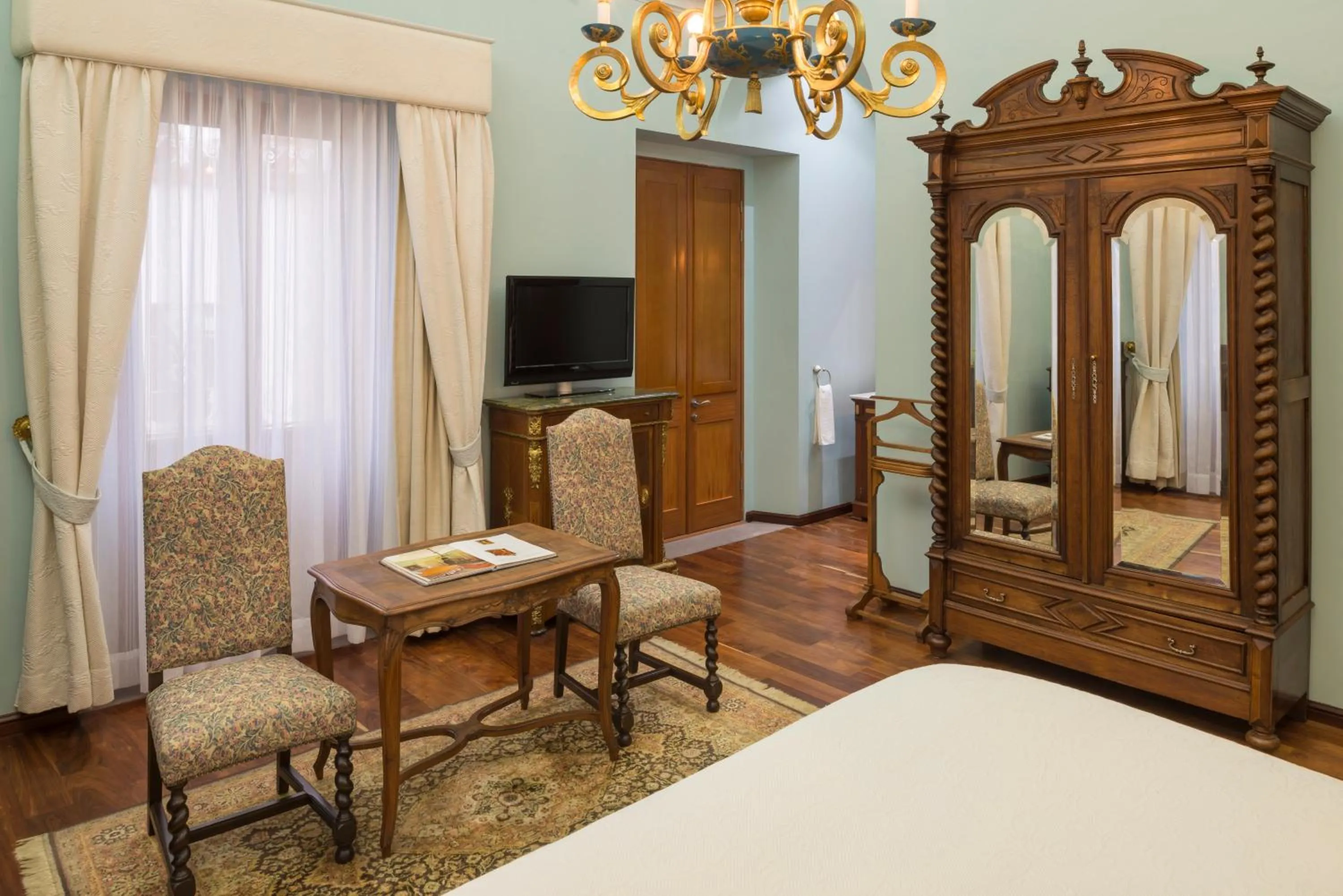 Photo of the whole room, Bed in Hotel Museo Palacio de San Agustin