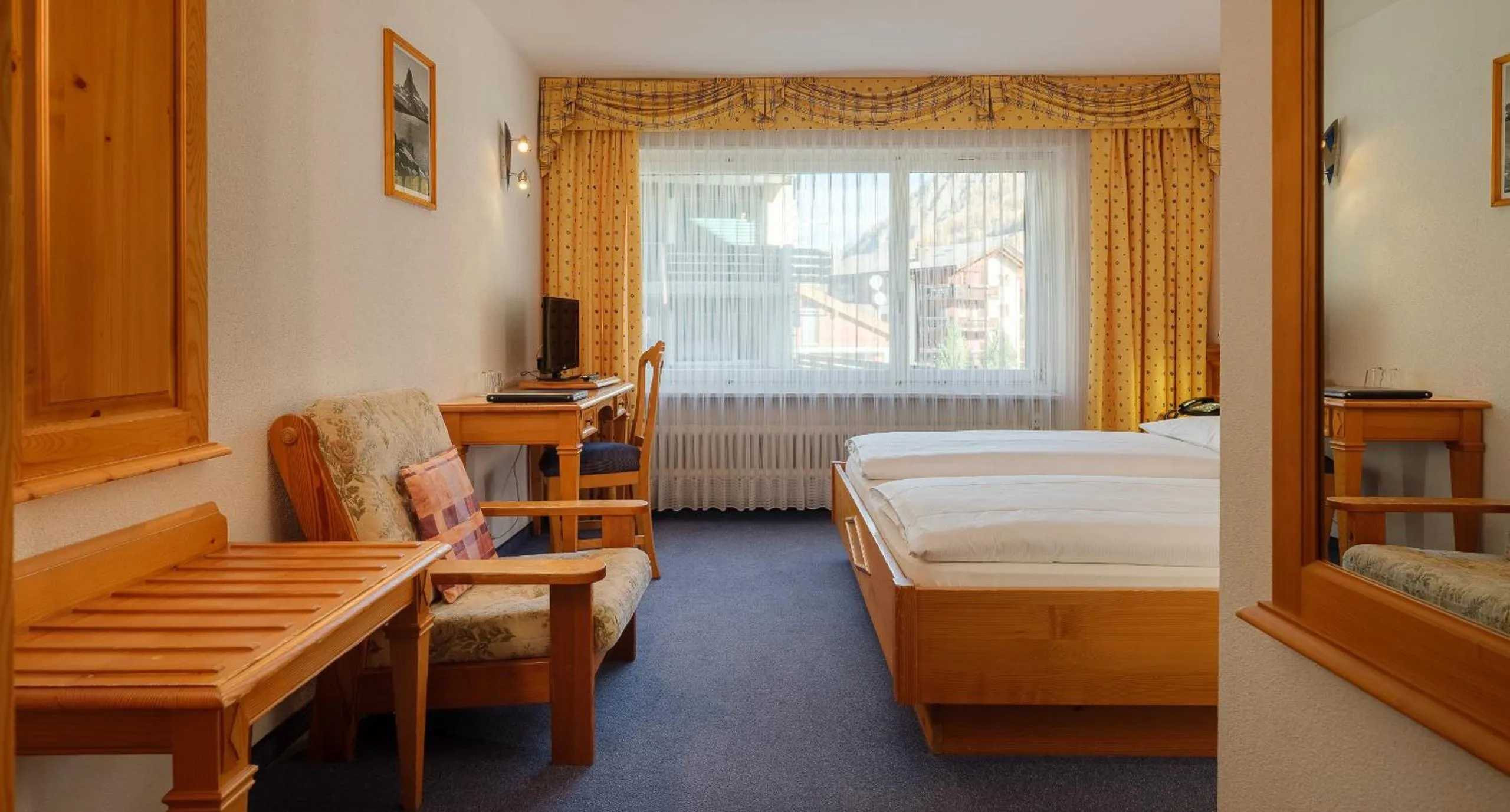 Photo of the whole room, Bed in Walliserhof