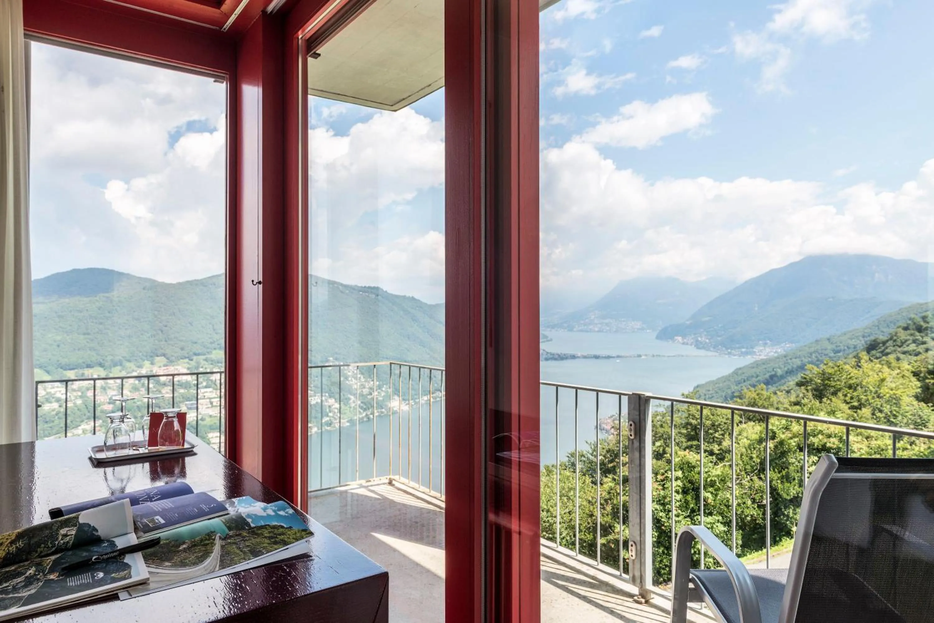 Twin Room with Lake View in Hotel Serpiano