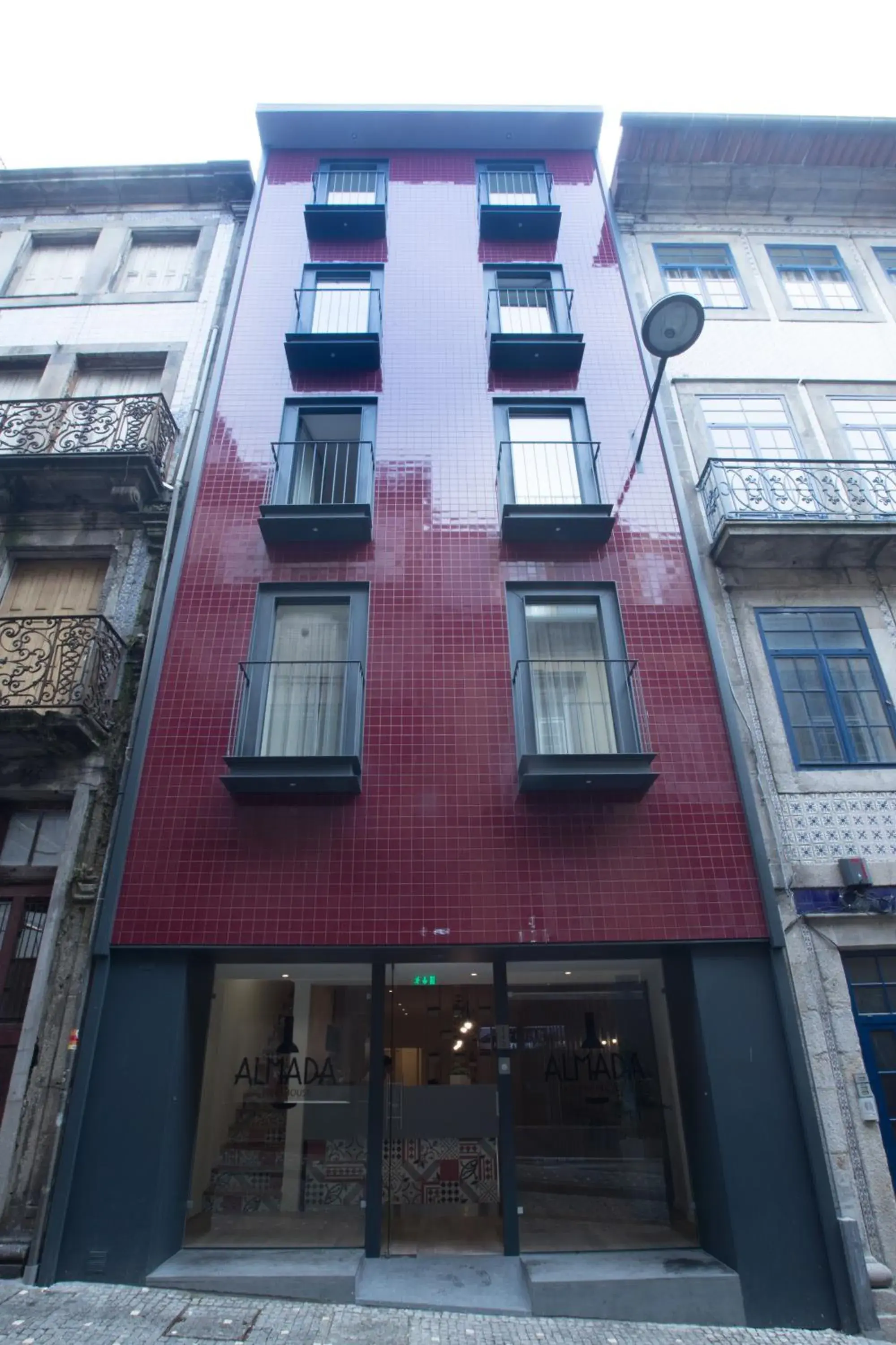 Property building in Almada Wine House - Tourism Apartments Property building in Almada Wine House - Tourism Apartments