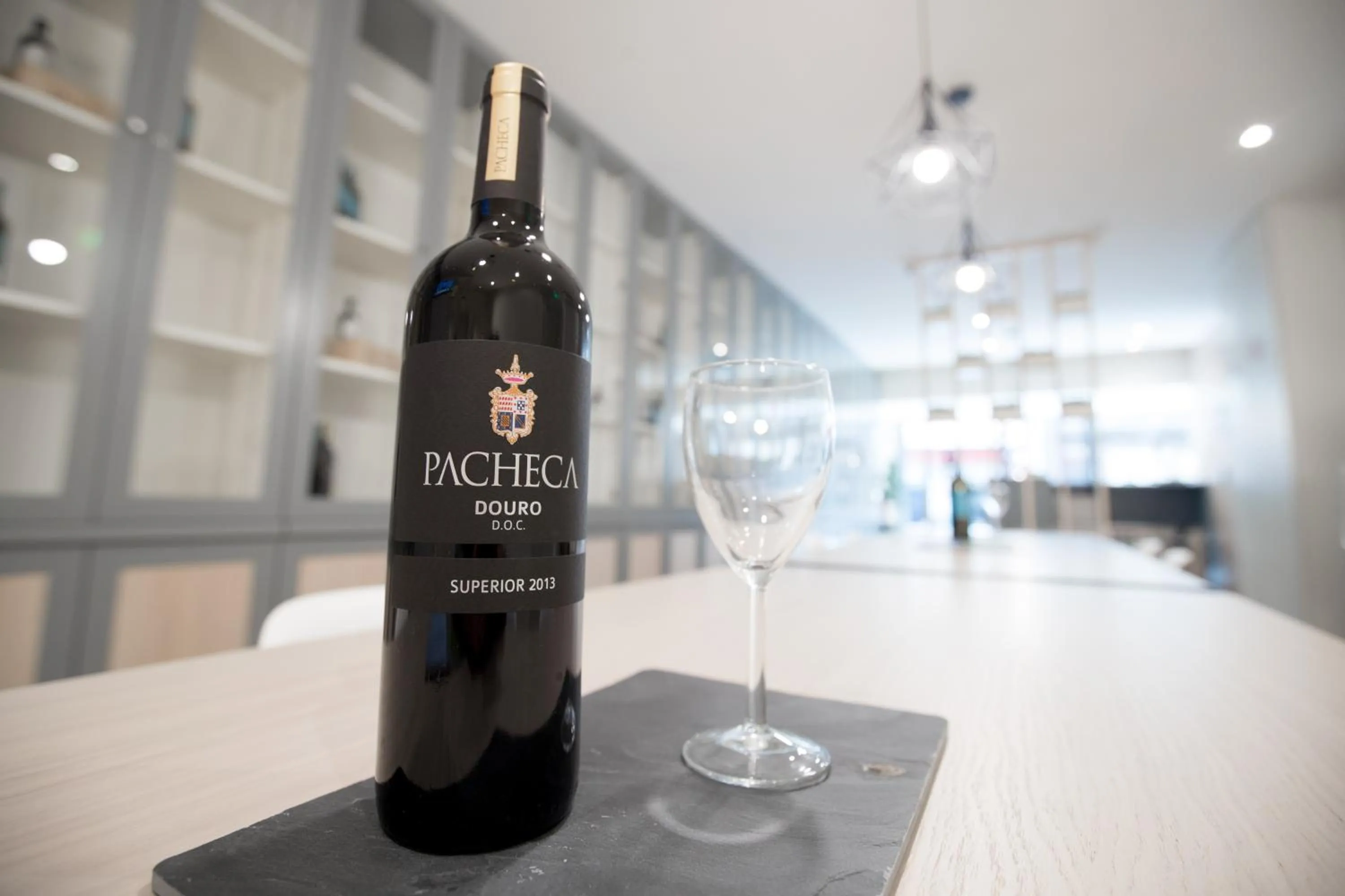 Food and drinks in Almada Wine House - Tourism Apartments