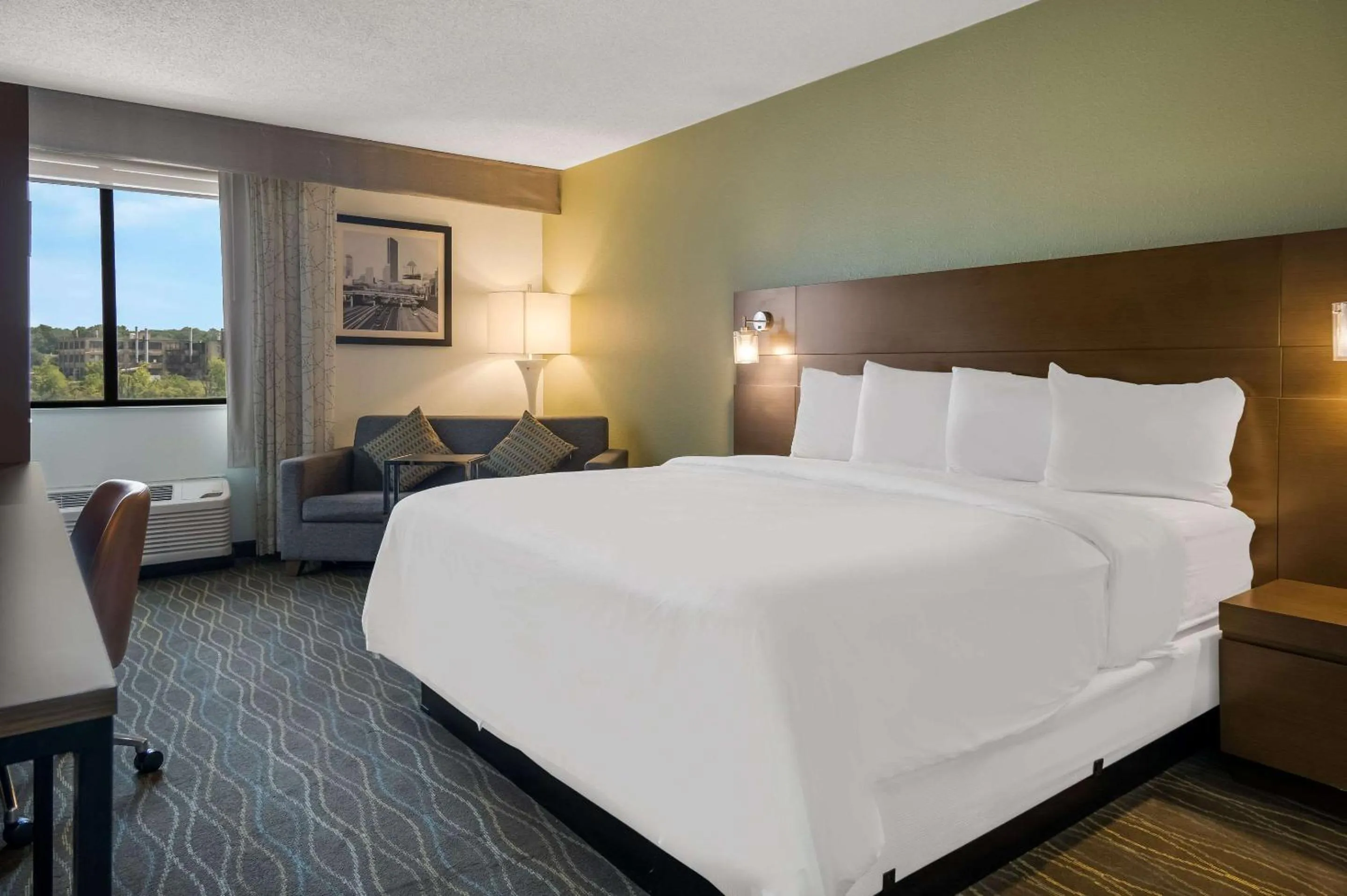 Bedroom, Bed in Radisson Hotel Grand Rapids Riverfront