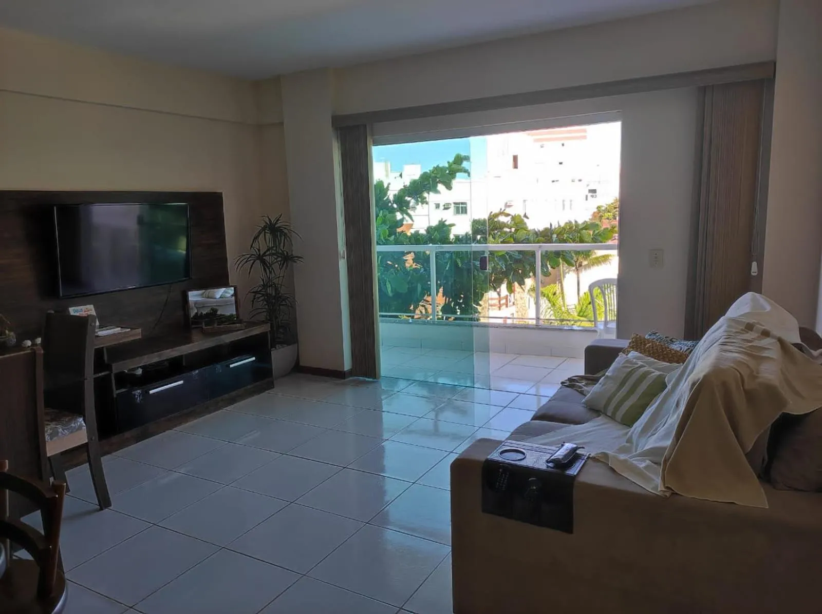 Living room in Seu Apê na Enseada Azul - Bacutia !!!