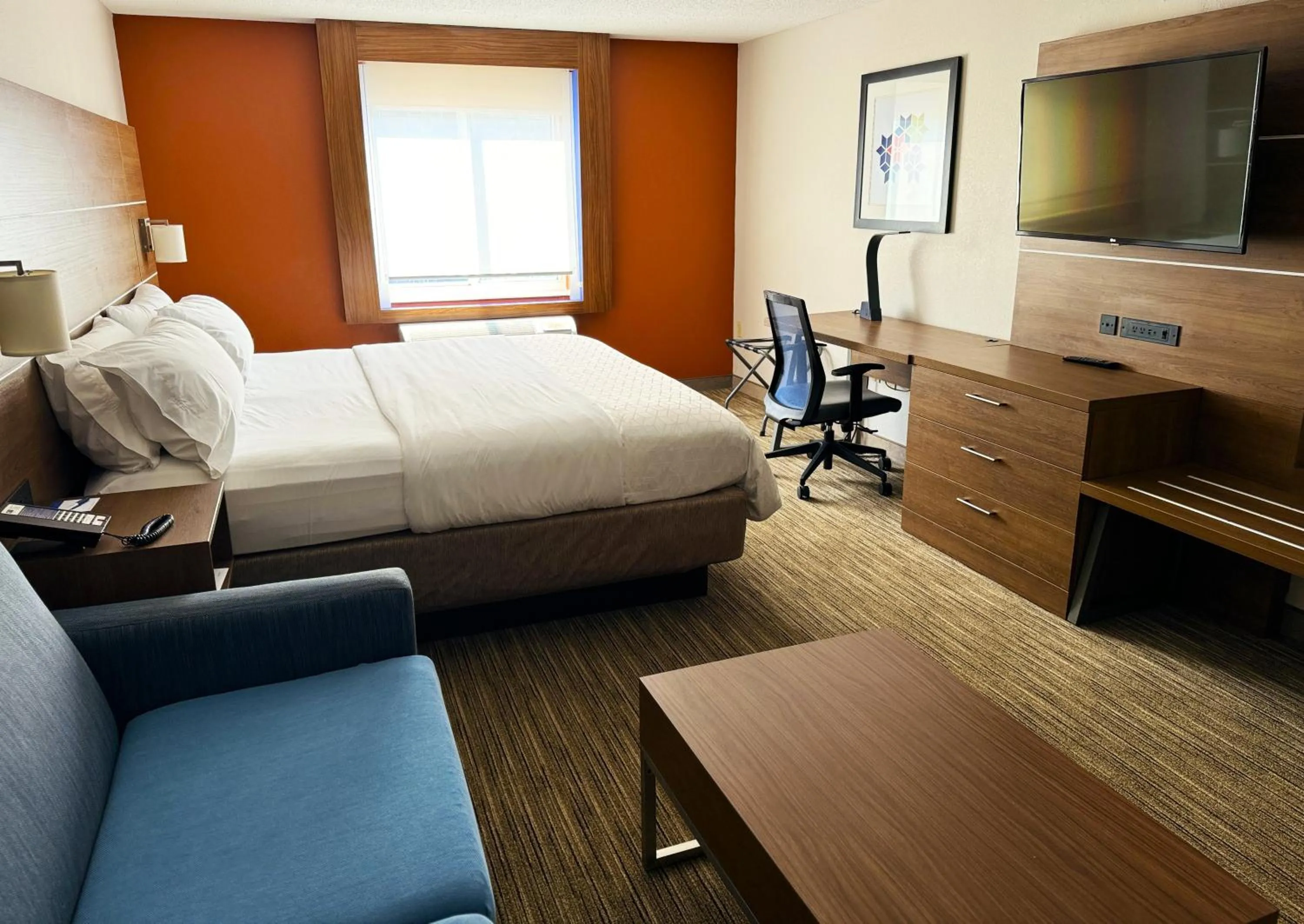Bedroom, Bed in Holiday Inn Express & Suites - Lincoln East - White Mountains by IHG