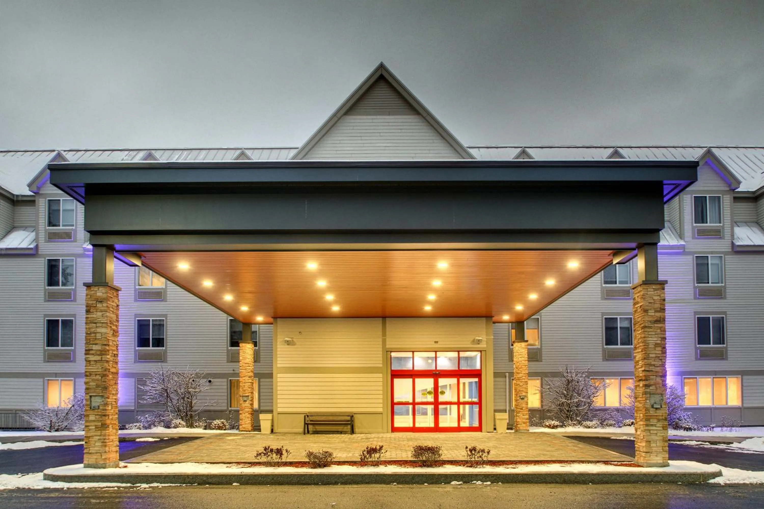 Property building in Holiday Inn Express & Suites - Lincoln East - White Mountains by IHG