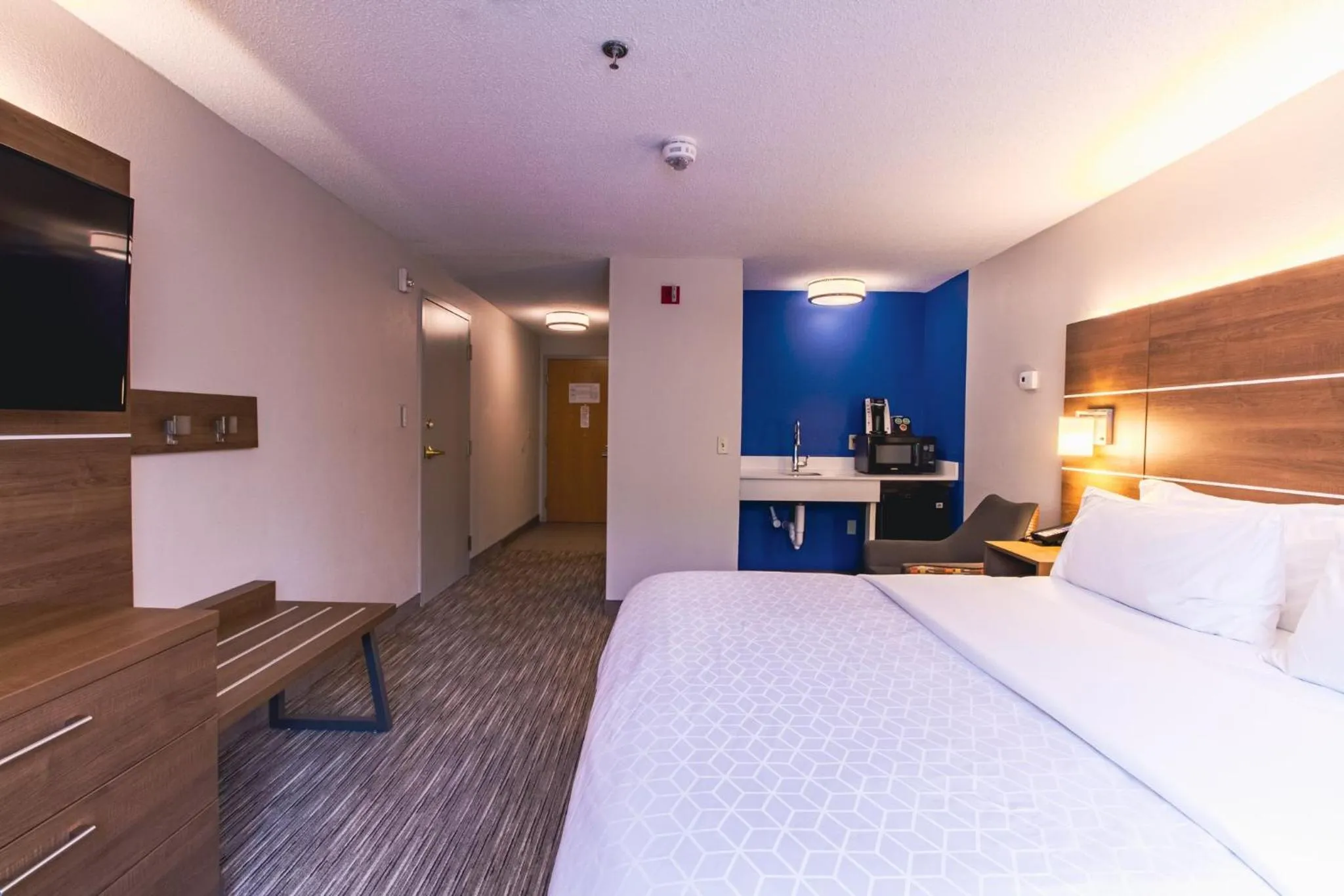 Photo of the whole room, Bed in Holiday Inn Express & Suites - Lincoln East - White Mountains by IHG
