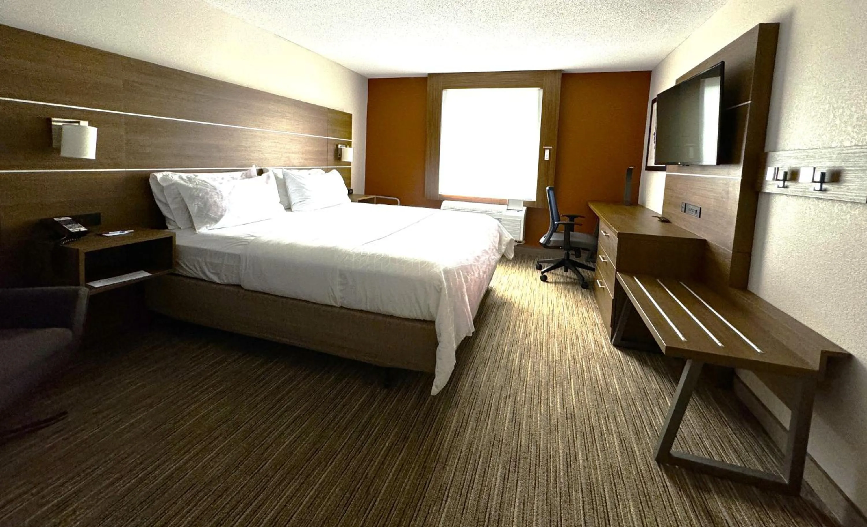 Bedroom, Bed in Holiday Inn Express & Suites - Lincoln East - White Mountains by IHG