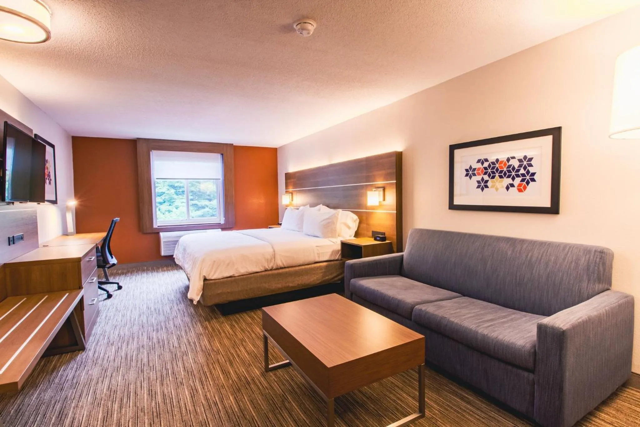 Photo of the whole room, Bed in Holiday Inn Express & Suites - Lincoln East - White Mountains by IHG