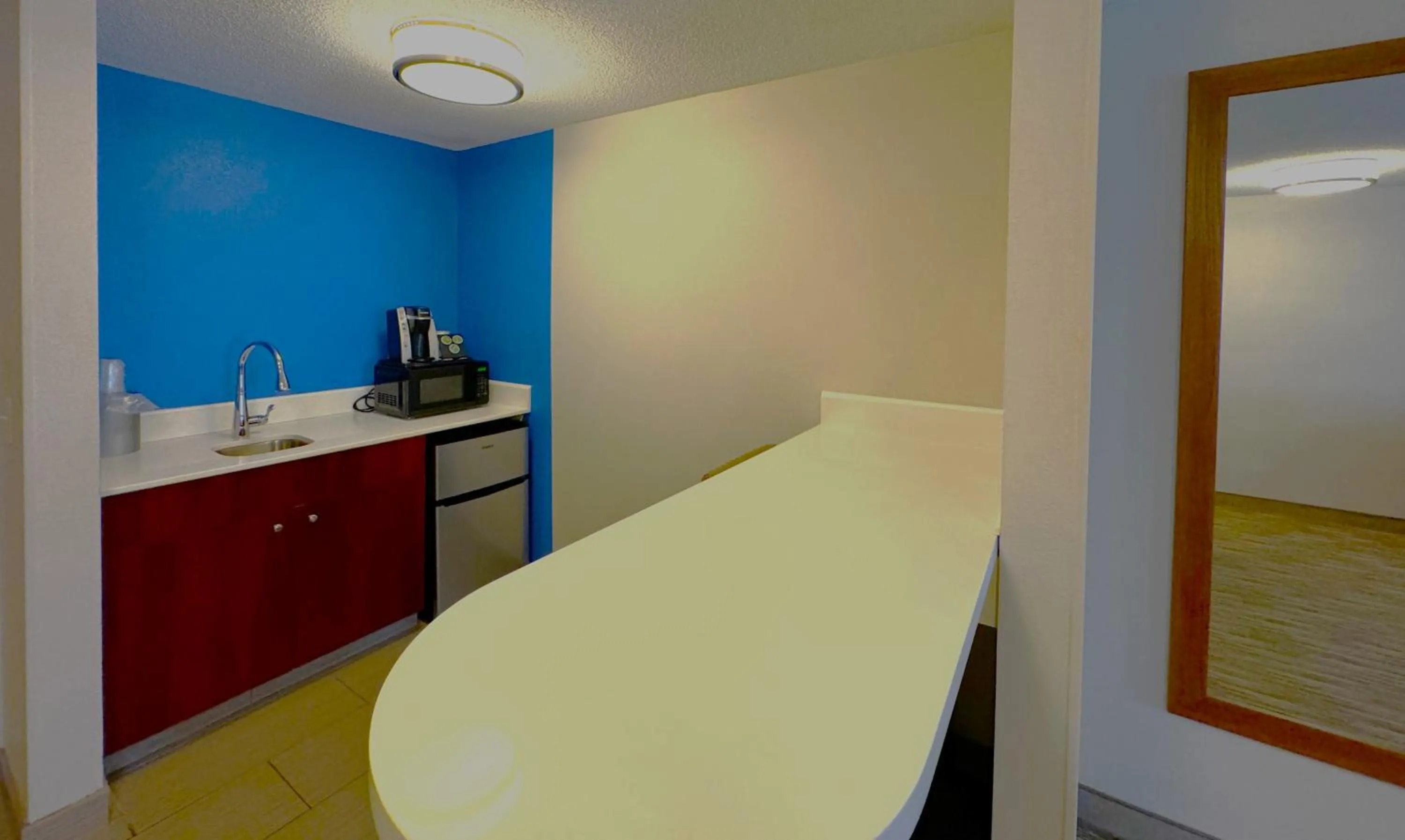 Kitchen or kitchenette in Holiday Inn Express & Suites - Lincoln East - White Mountains by IHG