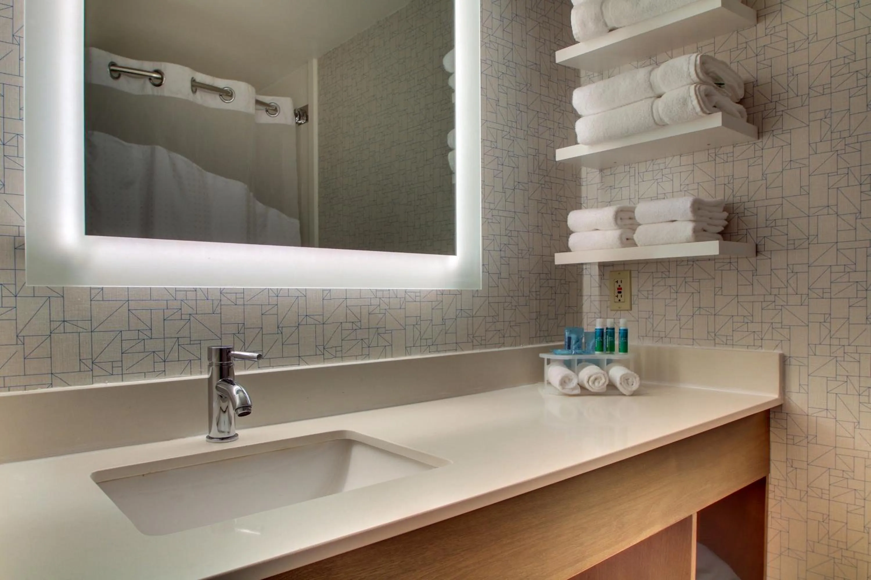 Bathroom in Holiday Inn Express & Suites - Lincoln East - White Mountains by IHG