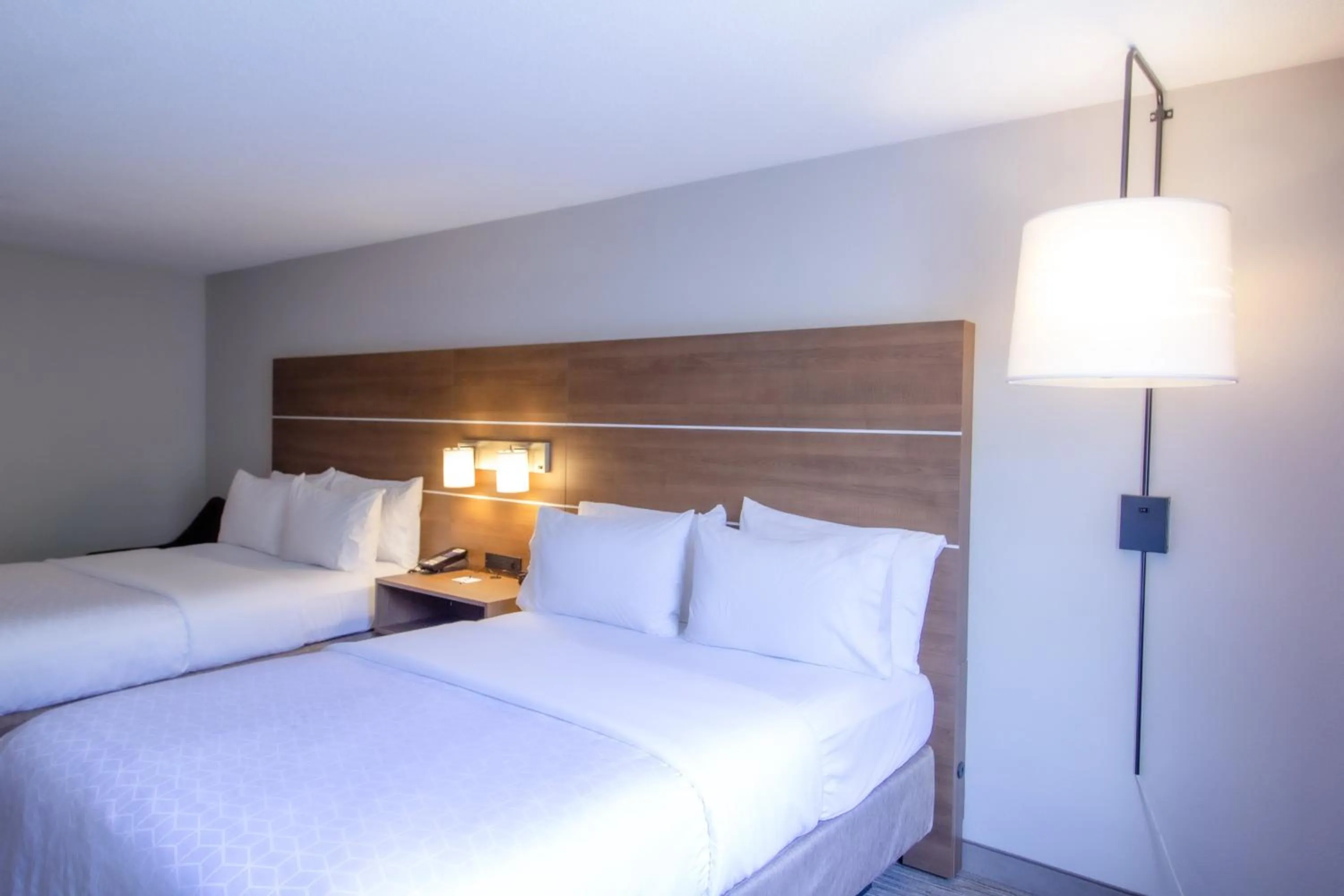 Photo of the whole room, Bed in Holiday Inn Express & Suites - Lincoln East - White Mountains by IHG