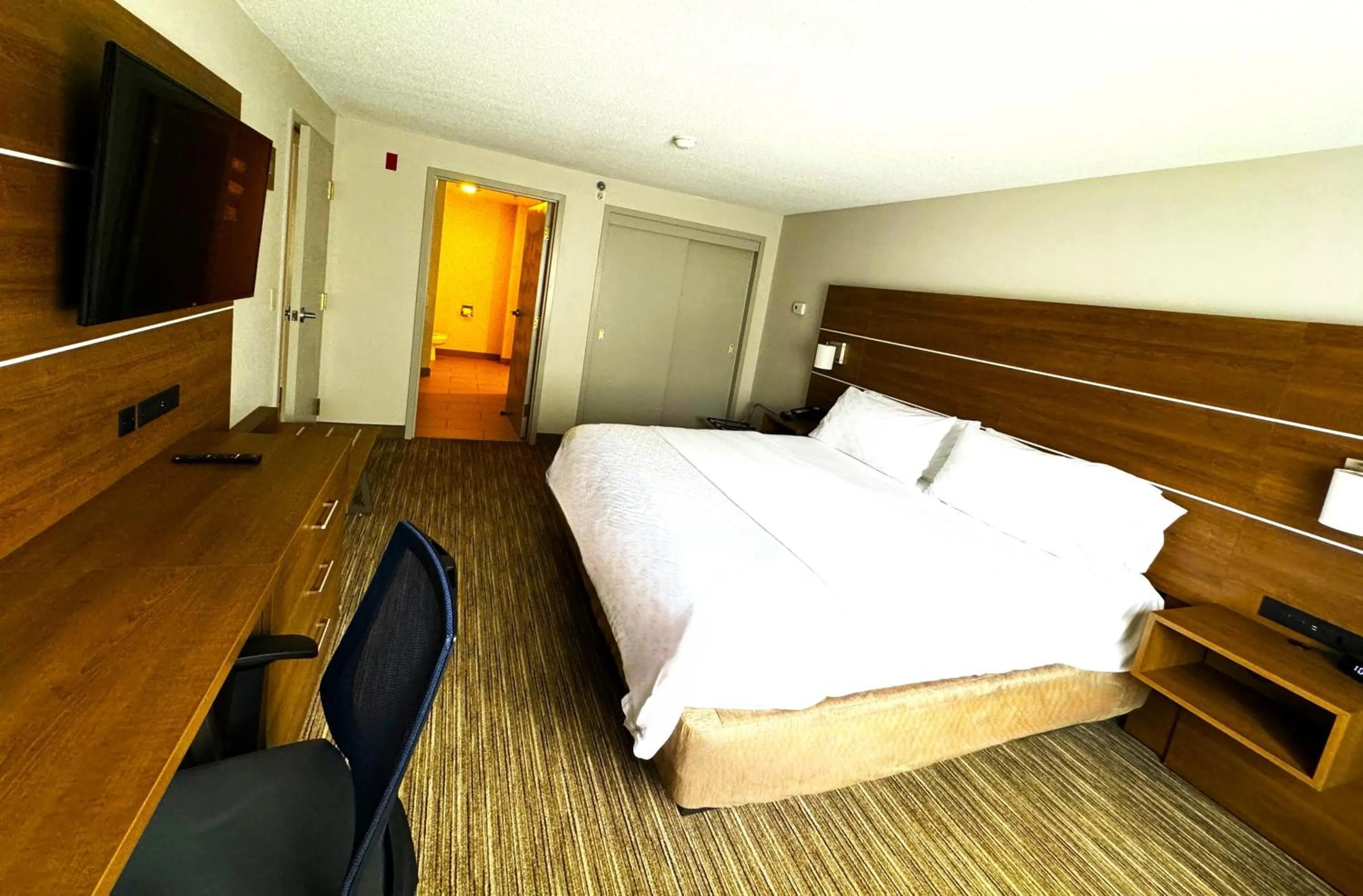 Bed in Holiday Inn Express & Suites - Lincoln East - White Mountains by IHG