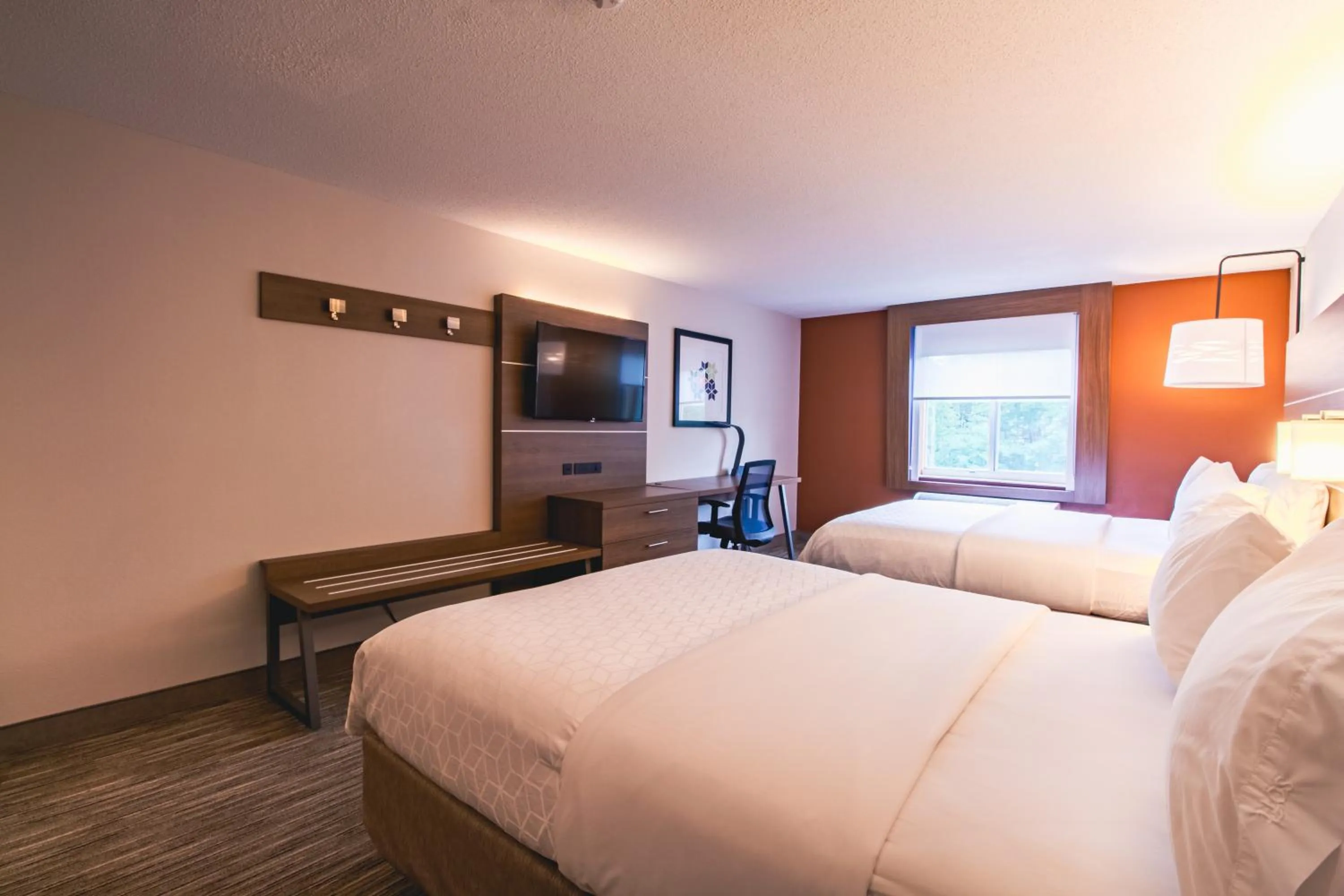 Bedroom, Bed in Holiday Inn Express & Suites - Lincoln East - White Mountains by IHG