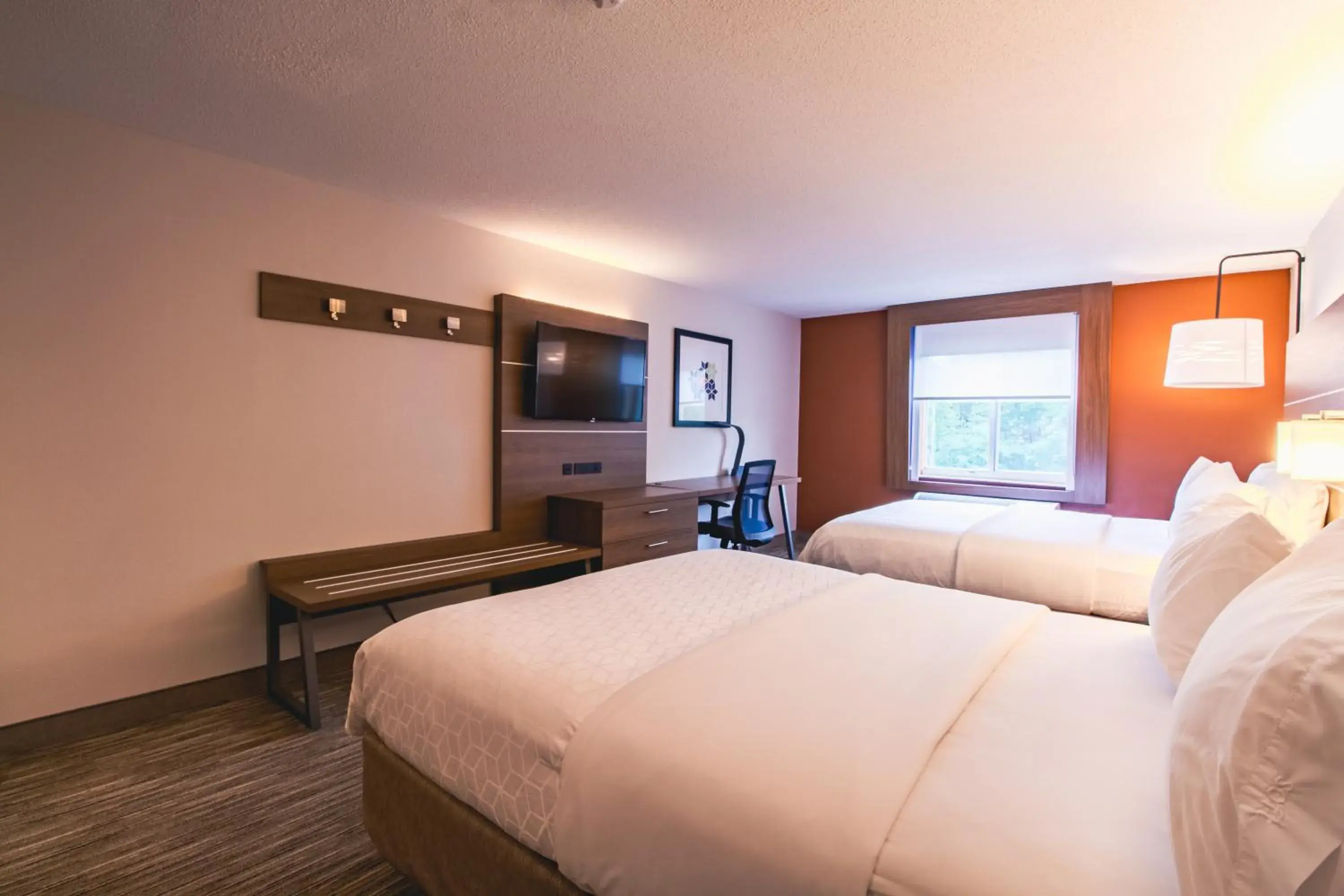 Double Room with Two Double Beds- Disability Access Tran Shower/Non-Smoking in Holiday Inn Express & Suites - Lincoln East - White Mountains by IHG Double Room with Two Double Beds- Disability Access Tran Shower/Non-Smoking in Holiday Inn Express & Suites - Lincoln East - White Mountains by IHG