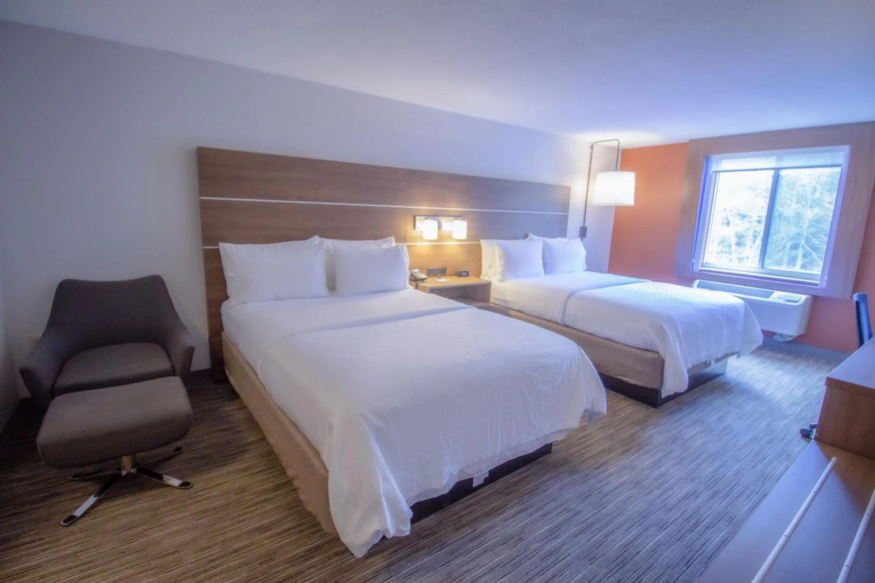 Photo of the whole room, Bed in Holiday Inn Express & Suites - Lincoln East - White Mountains by IHG