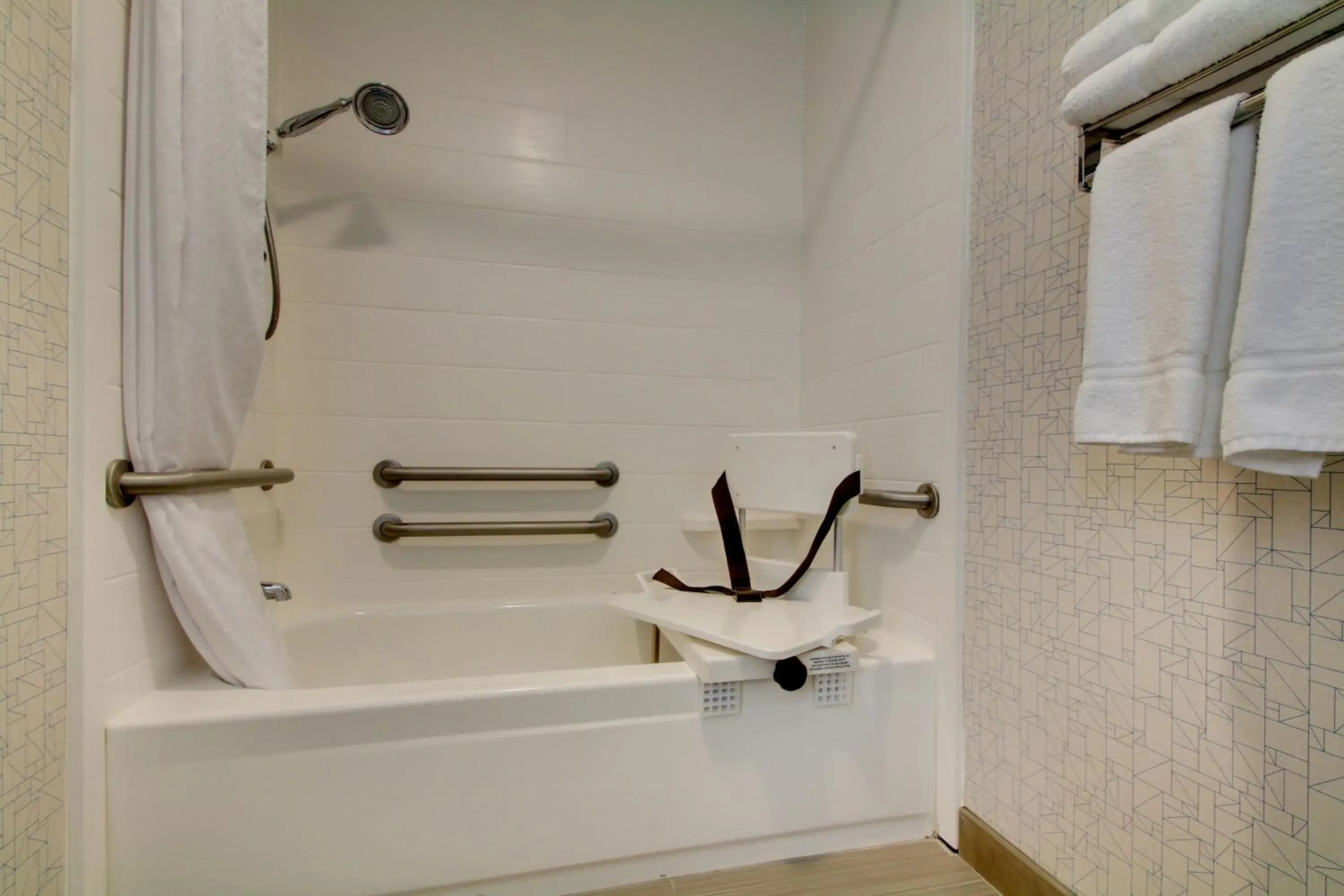 Double Room with Two Double Beds- Disability Access Tran Shower/Non-Smoking in Holiday Inn Express & Suites - Lincoln East - White Mountains by IHG Double Room with Two Double Beds- Disability Access Tran Shower/Non-Smoking in Holiday Inn Express & Suites - Lincoln East - White Mountains by IHG