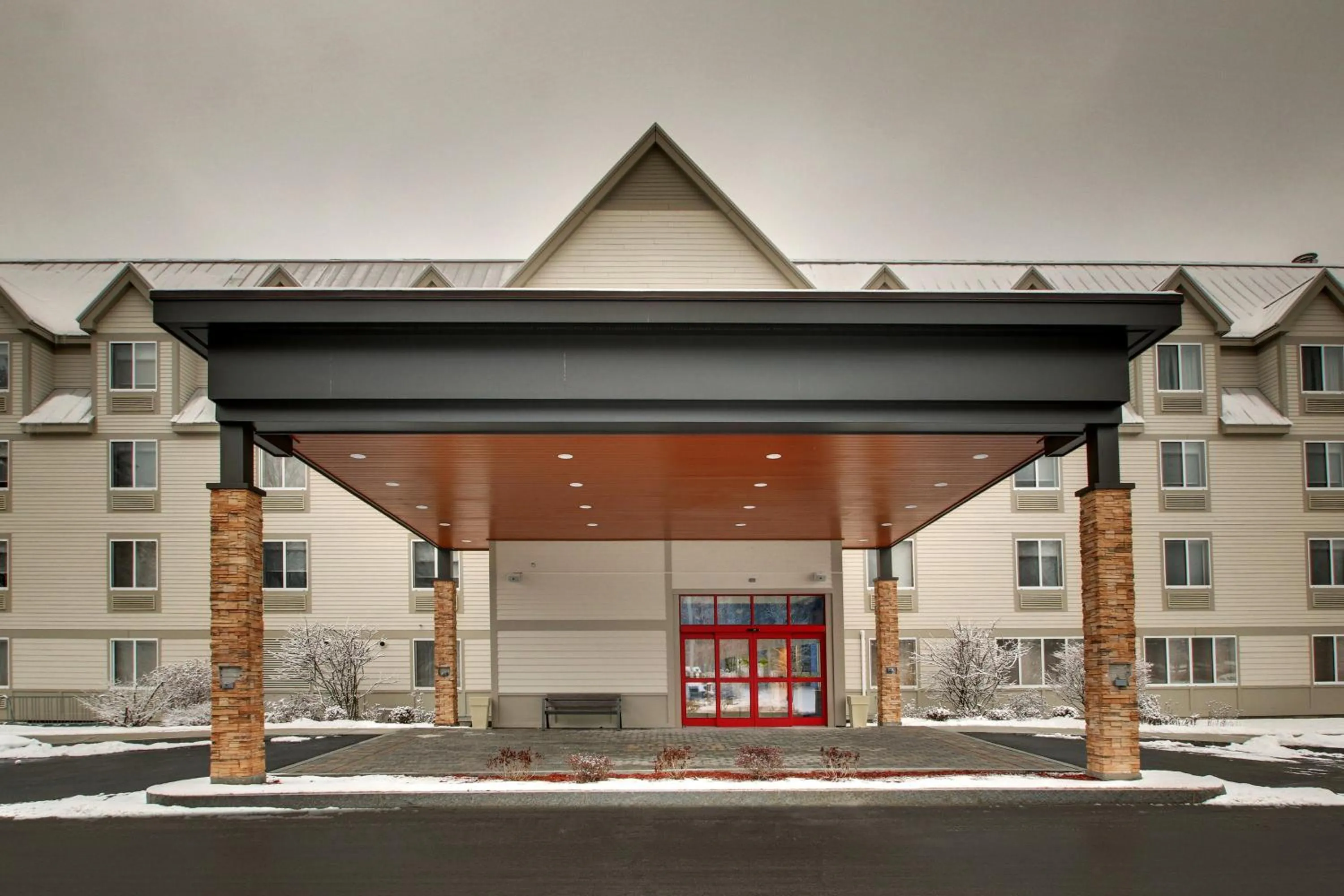 Property building in Holiday Inn Express & Suites - Lincoln East - White Mountains by IHG