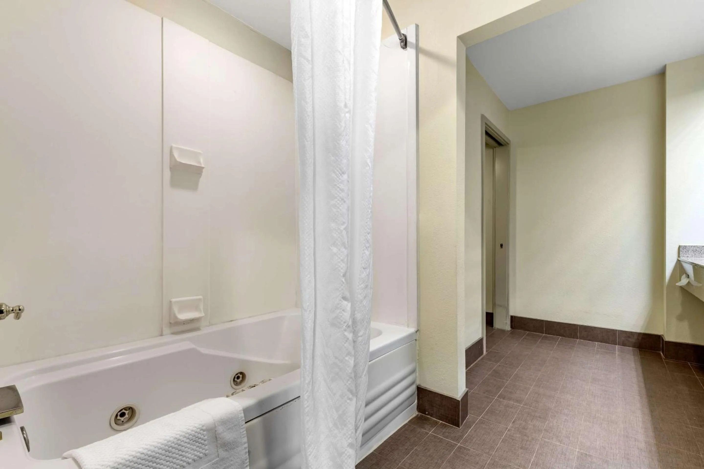 Bedroom in Sleep Inn Matthews-Charlotte