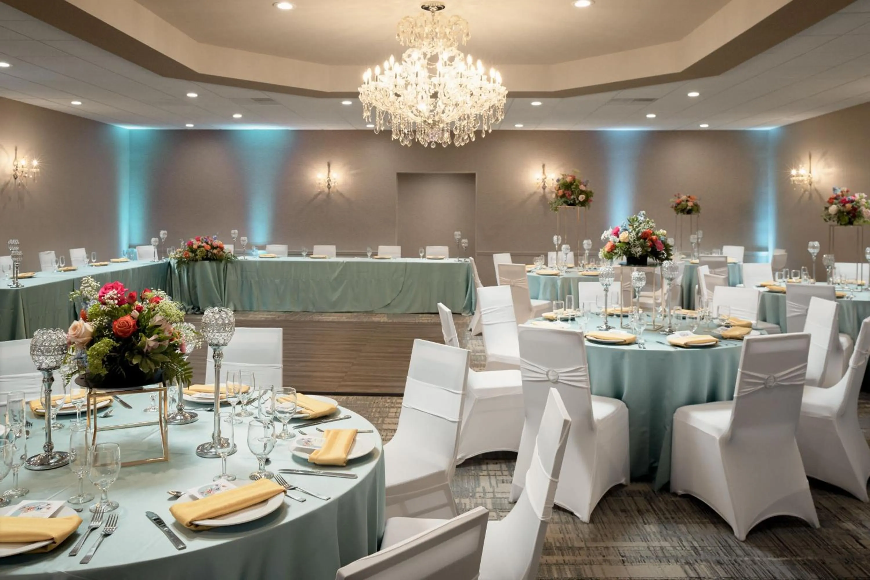 Lobby or reception in Four Points by Sheraton Milwaukee North Shore