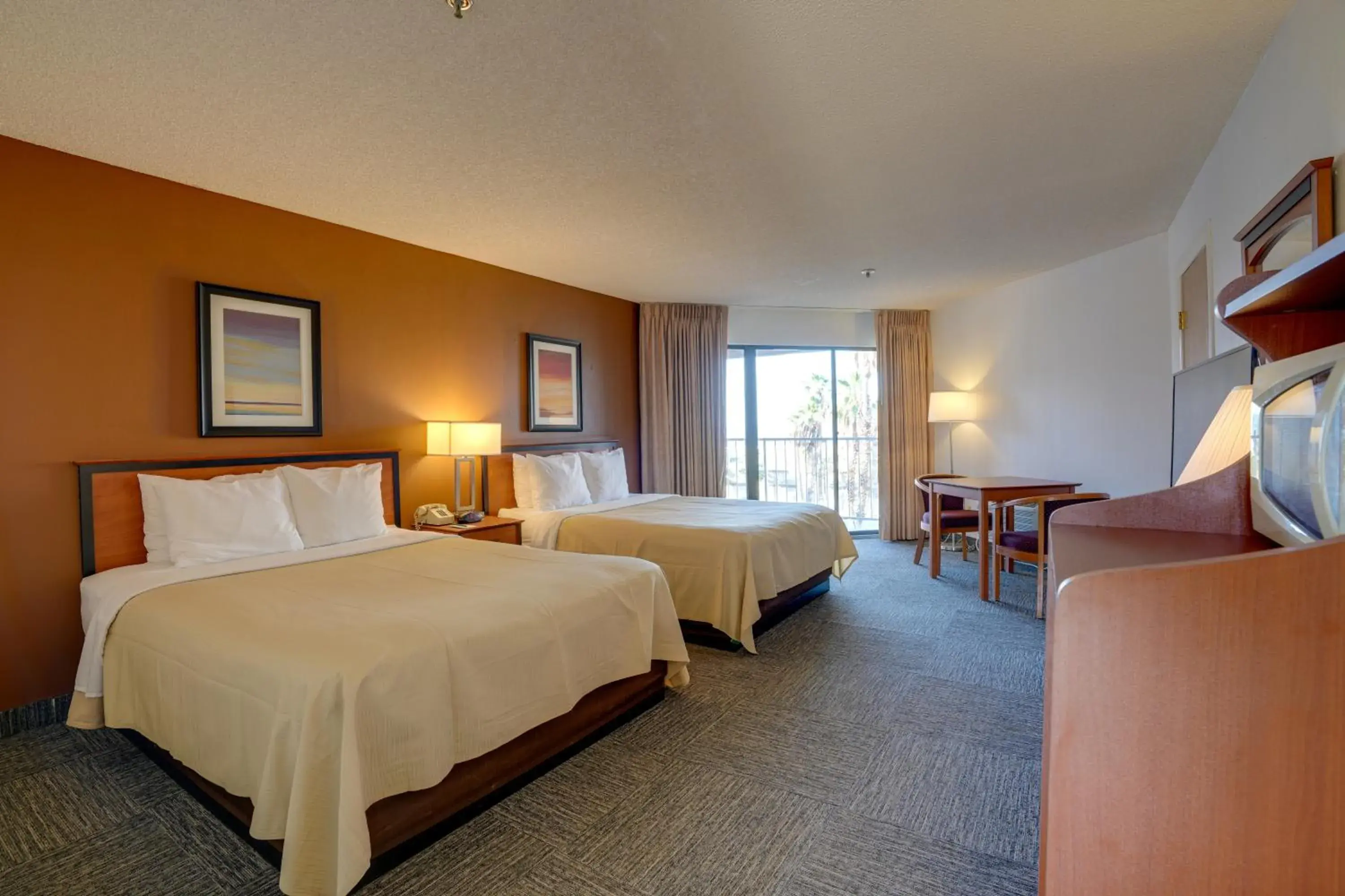 Bed in Lake Mead Inn Bed in Lake Mead Inn