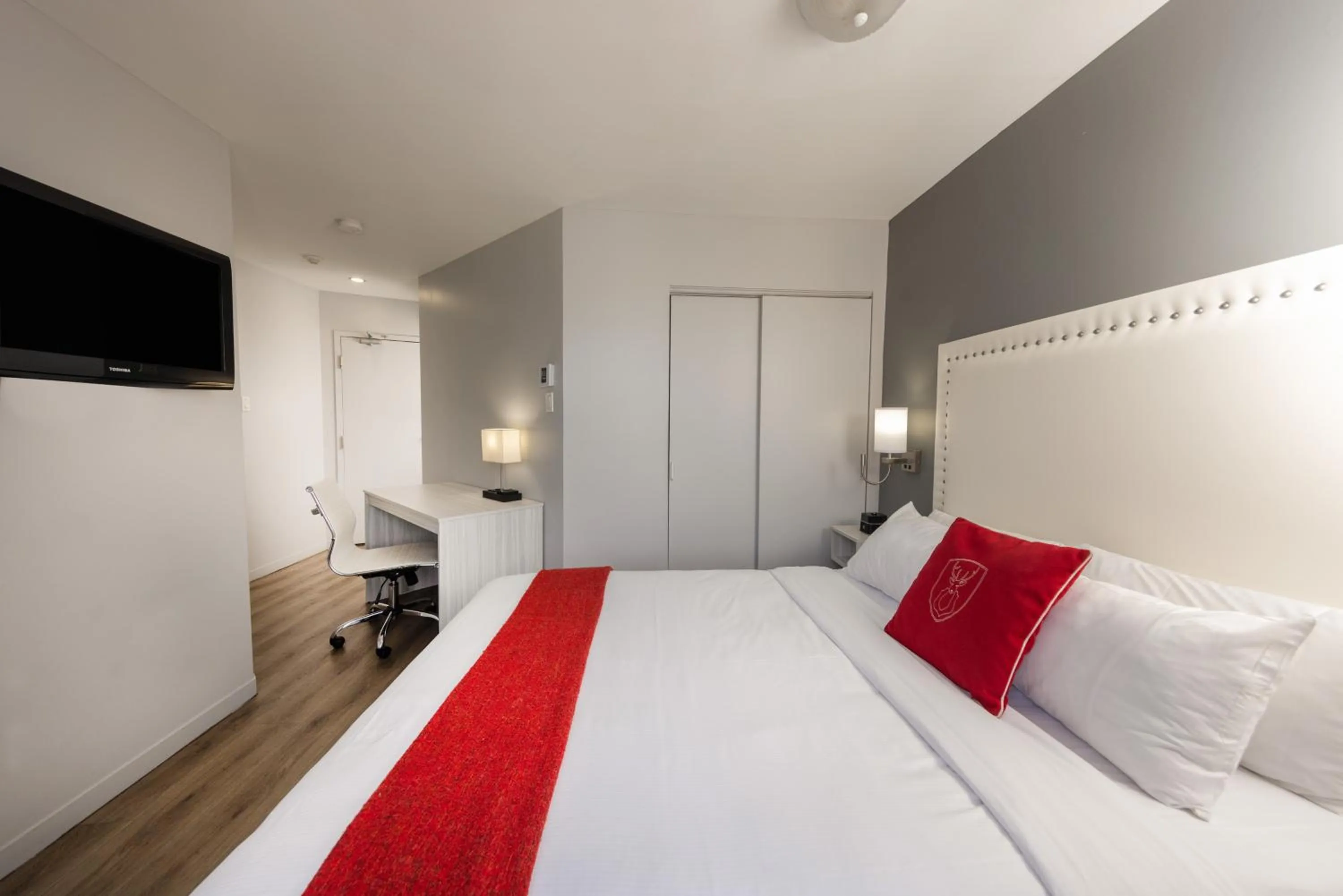 Photo of the whole room, Bed in Hotel du Nord