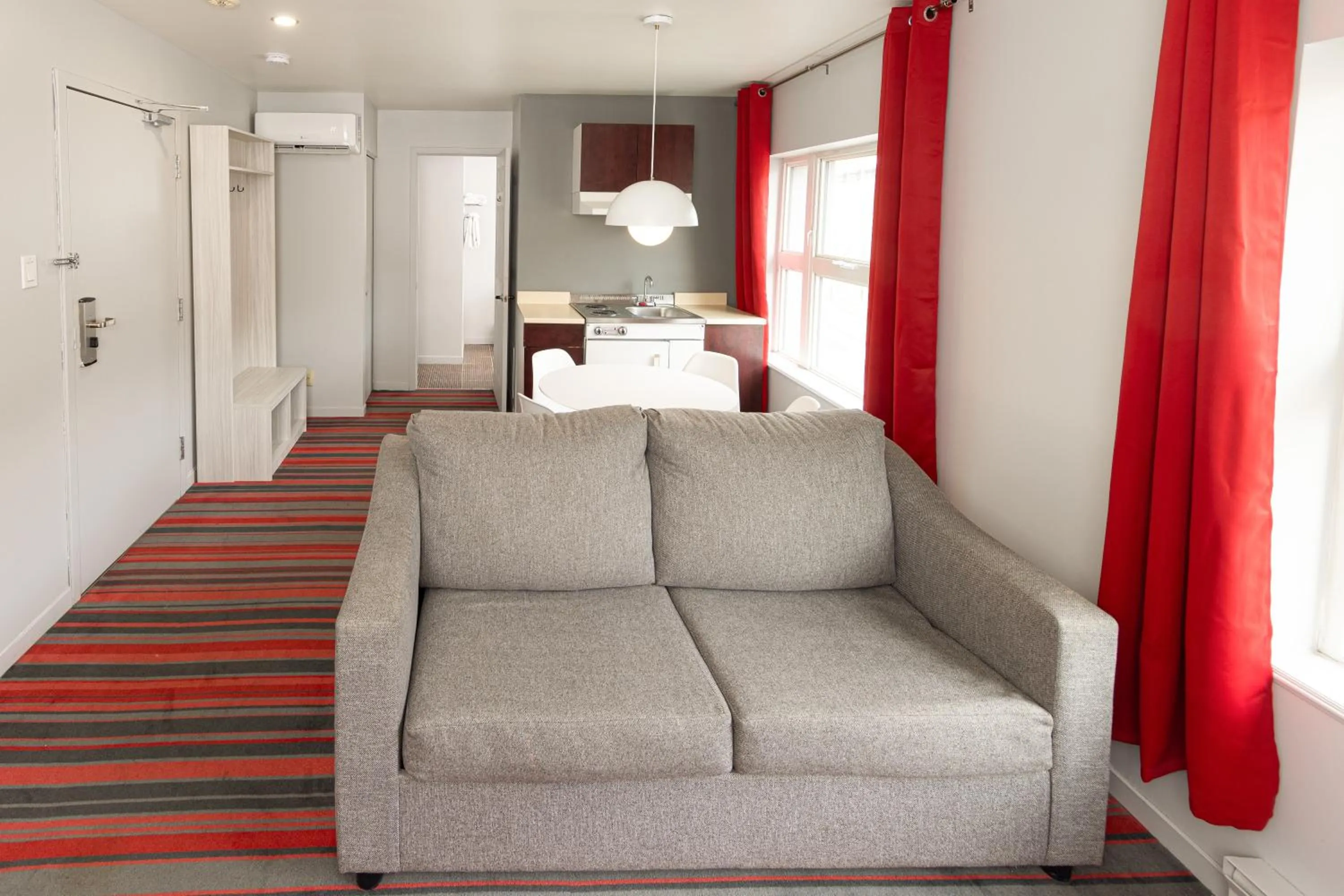 Photo of the whole room in Hotel du Nord