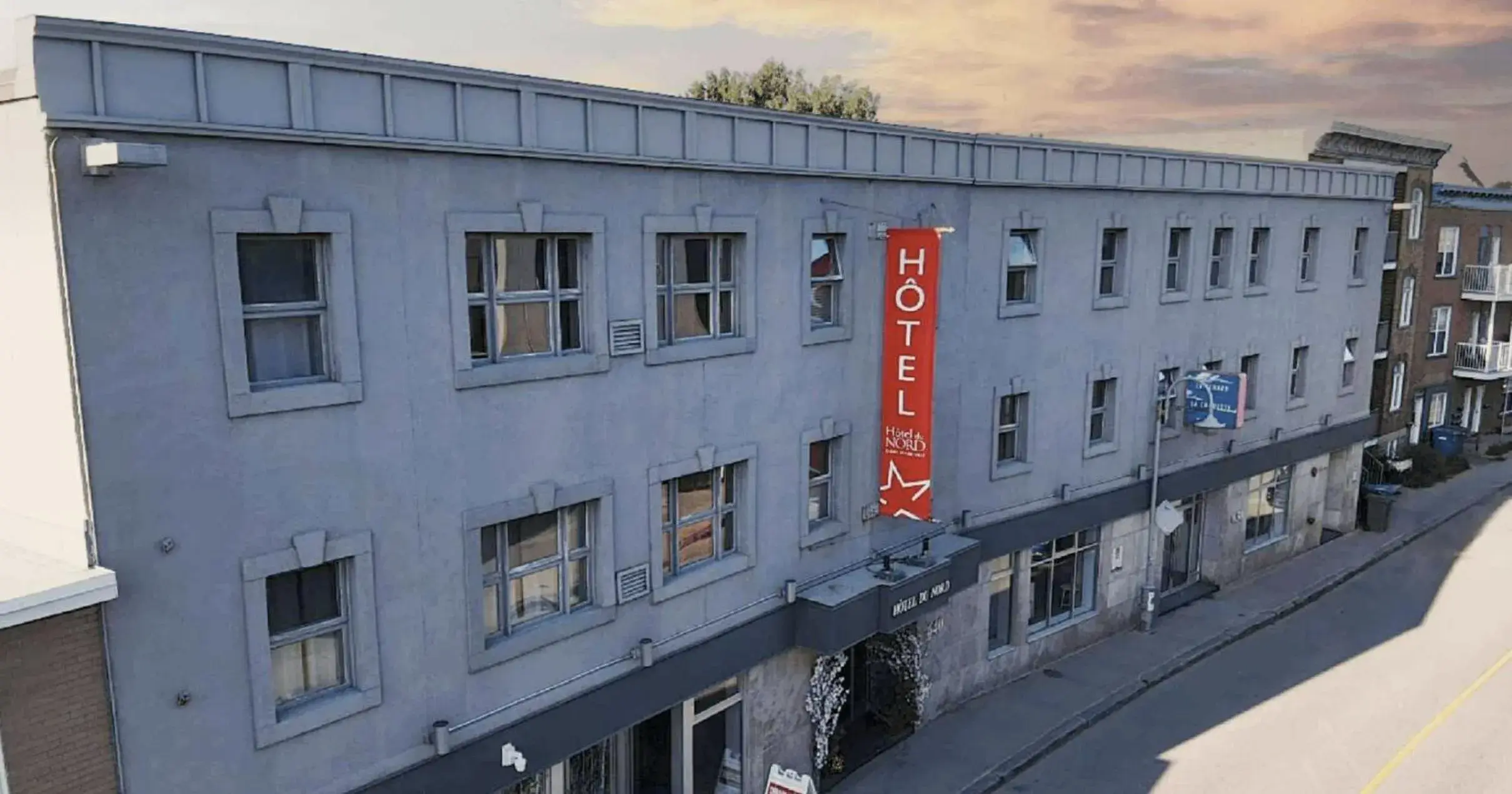 Property building in Hotel du Nord Property building in Hotel du Nord