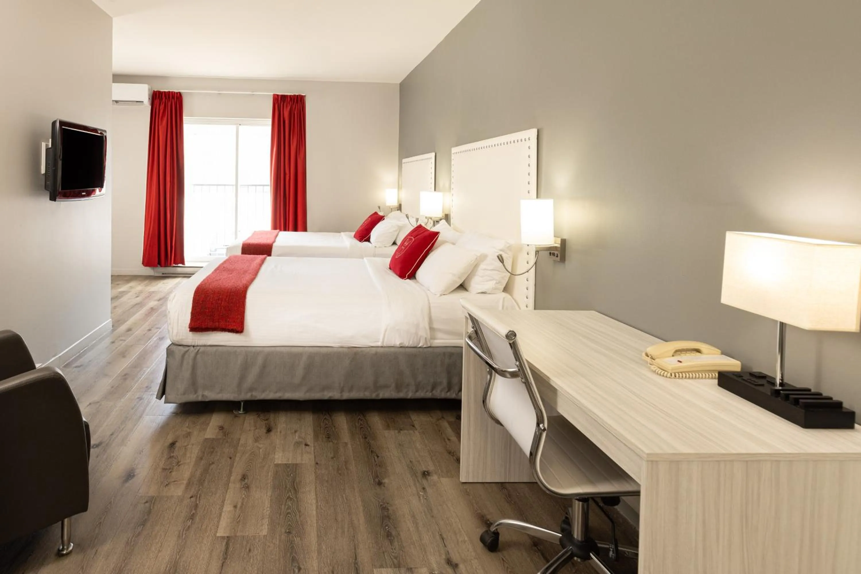 Photo of the whole room, Bed in Hotel du Nord