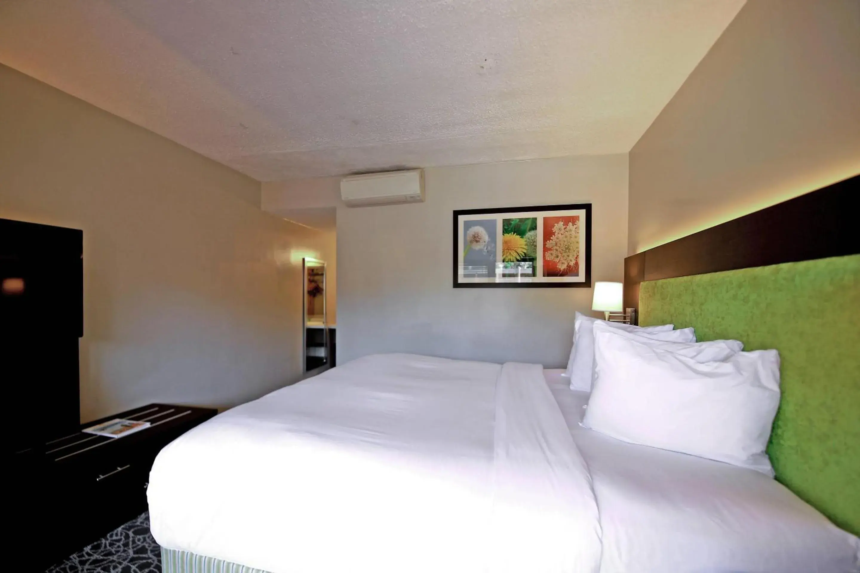 Bedroom, Bed in El Sendero Inn, an Ascend Collection Hotel Bedroom, Bed in El Sendero Inn, an Ascend Collection Hotel