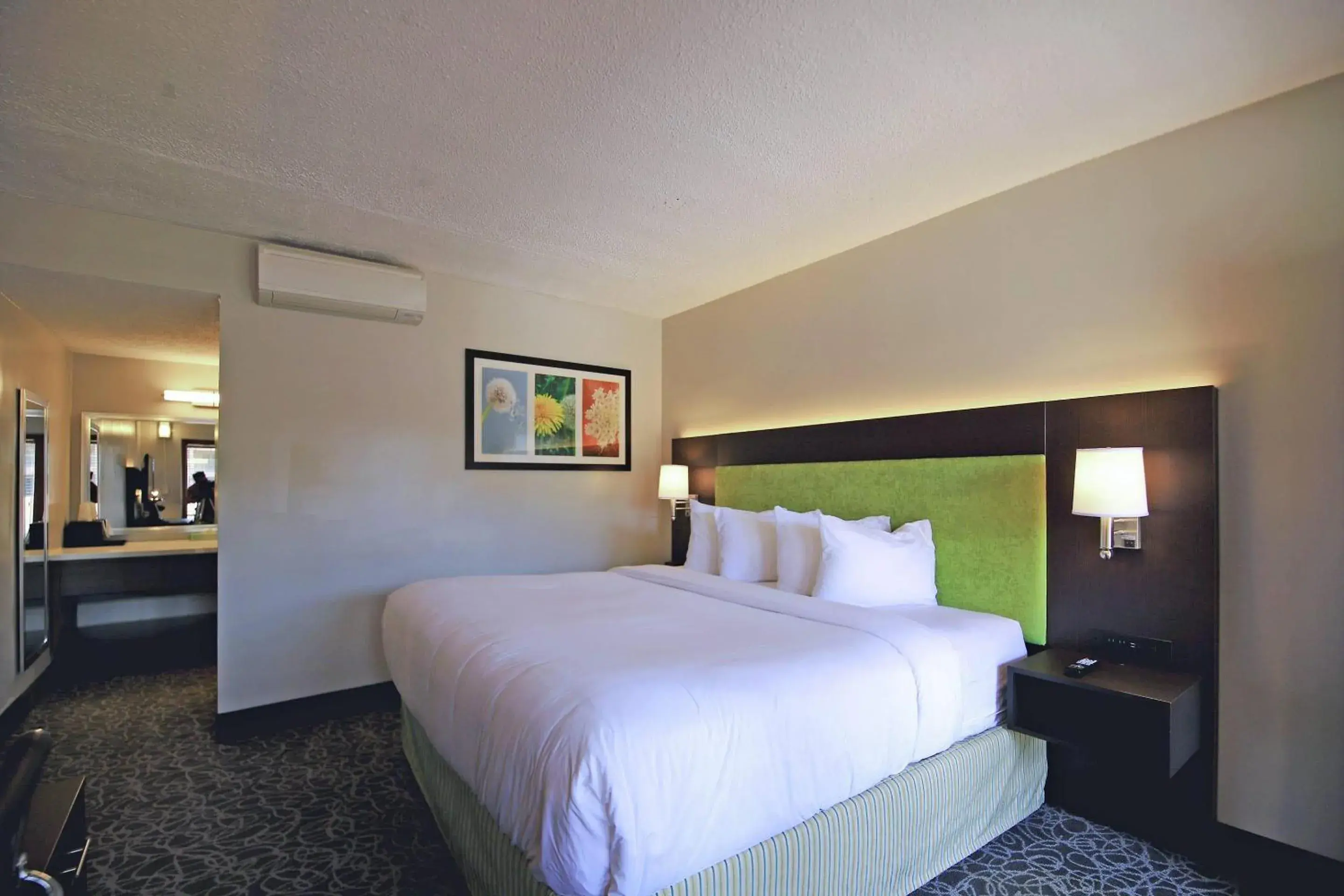 Bedroom, Bed in El Sendero Inn, an Ascend Collection Hotel Bedroom, Bed in El Sendero Inn, an Ascend Collection Hotel