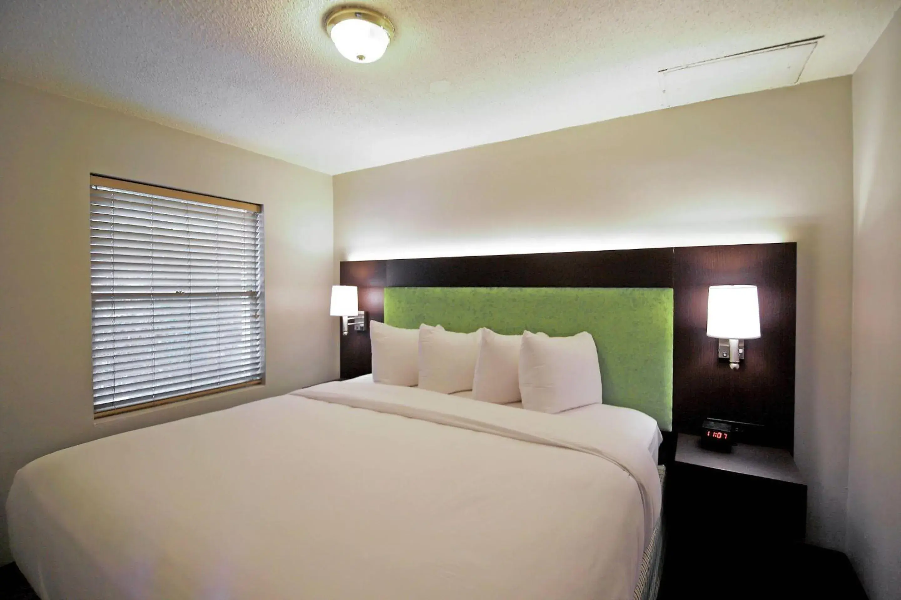Bedroom, Bed in El Sendero Inn, an Ascend Collection Hotel Bedroom, Bed in El Sendero Inn, an Ascend Collection Hotel
