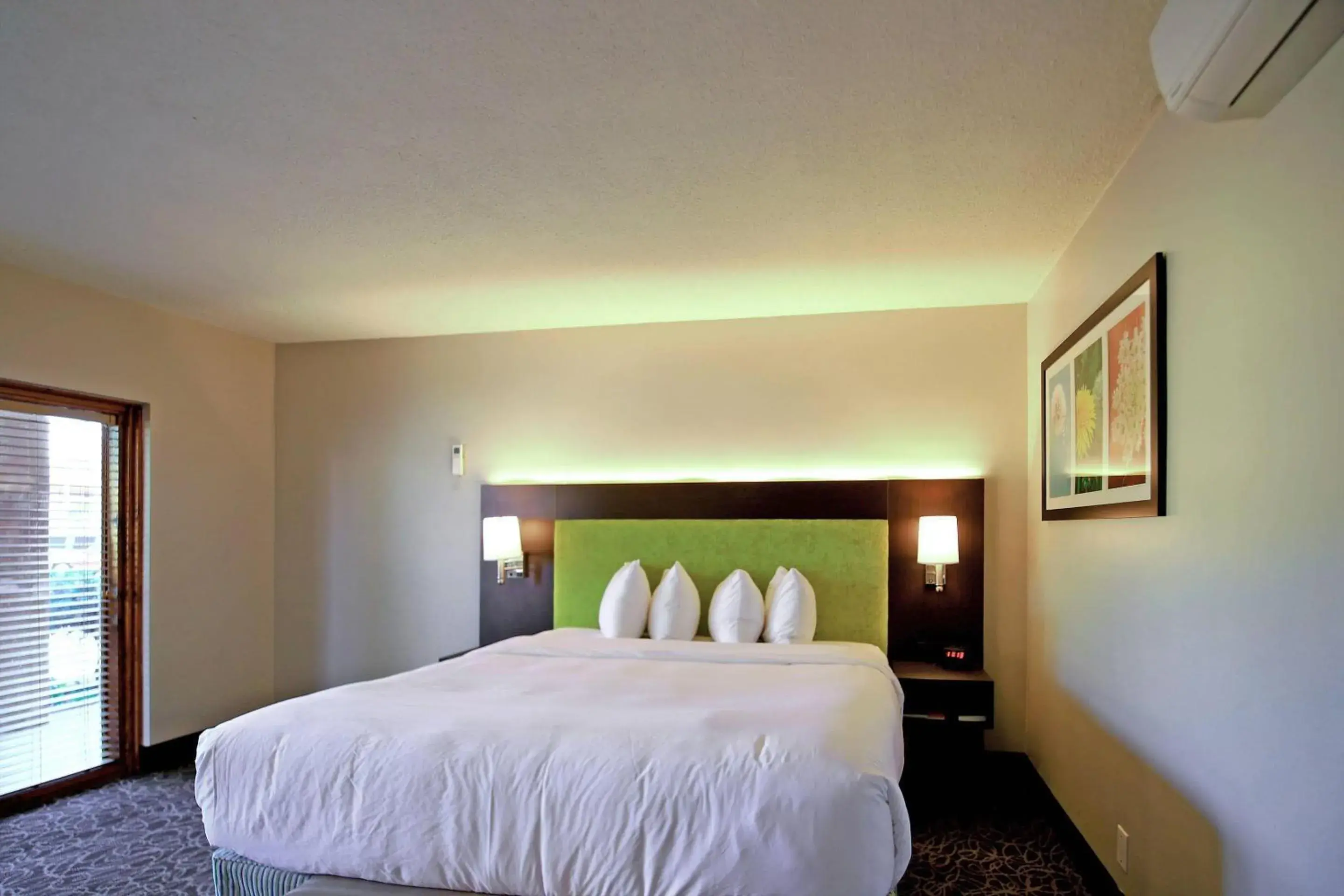 Bedroom, Bed in El Sendero Inn, an Ascend Collection Hotel Bedroom, Bed in El Sendero Inn, an Ascend Collection Hotel