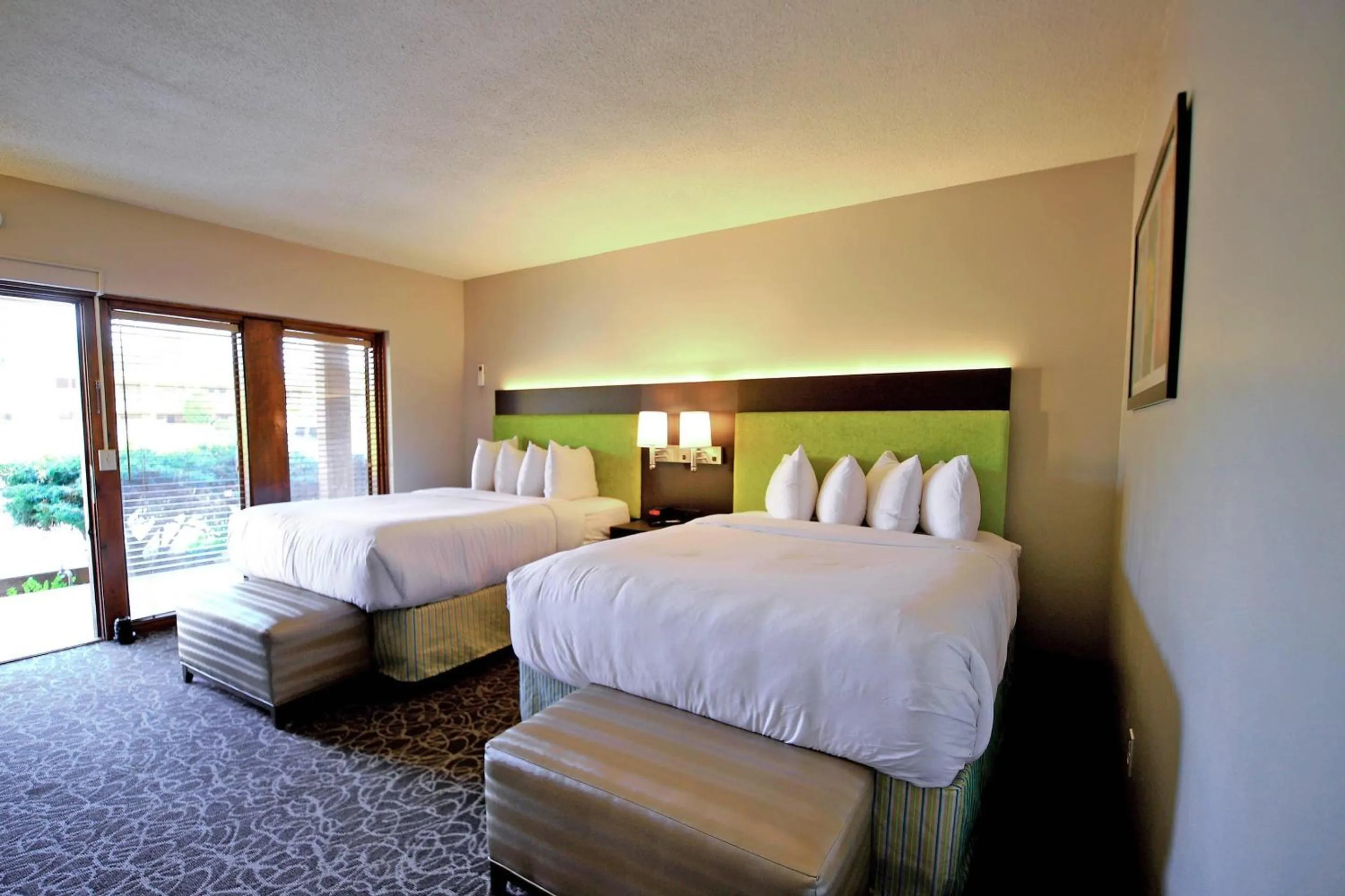 Bedroom, Bed in El Sendero Inn, an Ascend Collection Hotel
