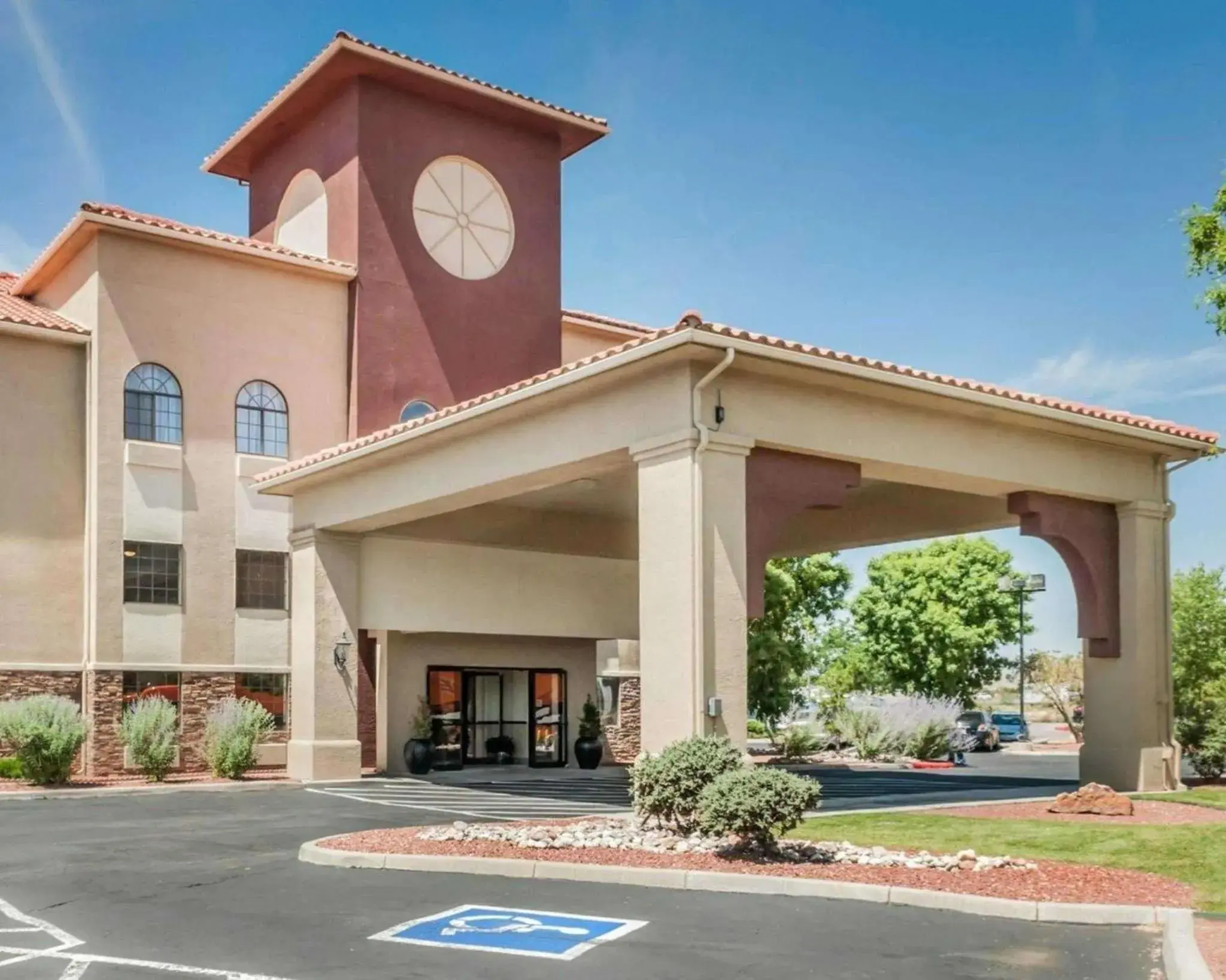 Property building in Quality Inn & Suites Albuquerque West Property building in Quality Inn & Suites Albuquerque West