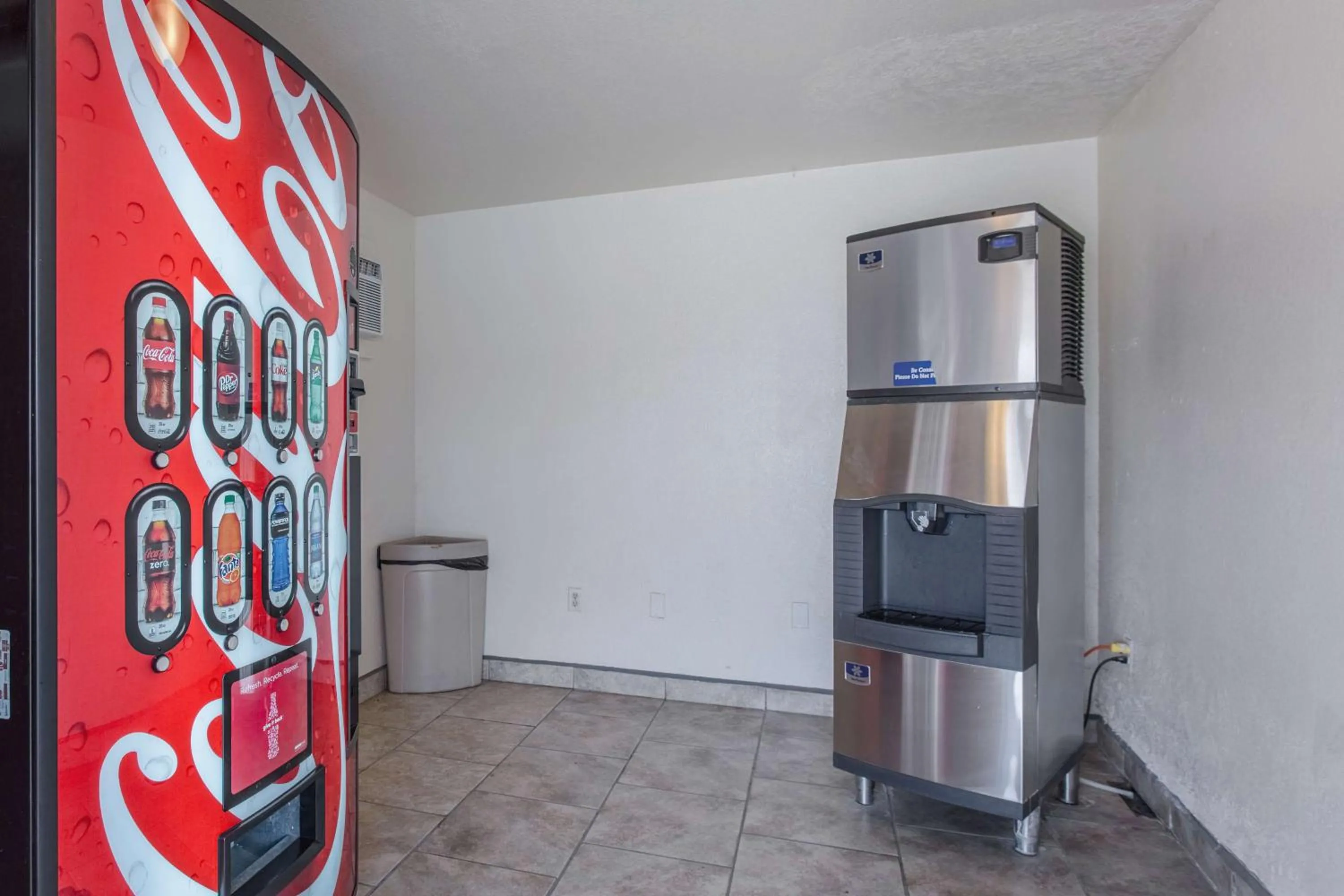 Property building in Motel 6-Lordsburg, NM